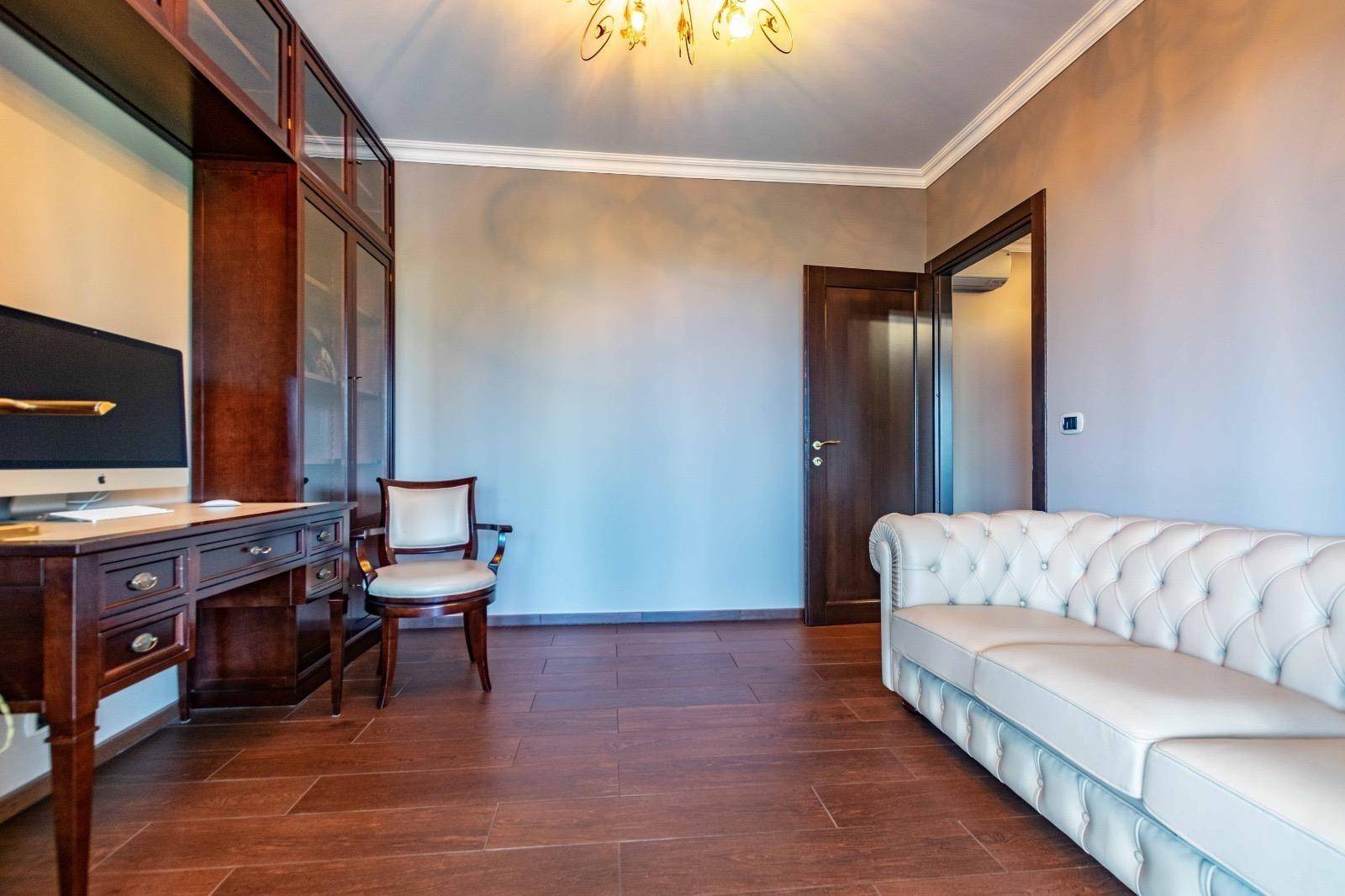 Luxusvilla-am-gardasee-kaufe_villa-am-gardasee-kaufen-haus-am-gardasee-kaufen_exklusive-Villa-am-gardasee_luxus-villa_luxusvilla-am-gardasee_villa-mit-panorama_villa-in-desenzano_comprare-villa-lago-di-garda_vendere-villa-lago-del-garda_Villa-di-lusso_Lago-di-Garda-Villa-esclusiva-con-piscina_Villa-con-vista-sul-lago-Immobile-di-lusso_Lago-di-Garda_Villa-panoramica_Proprietà-sul-Lago-di-Garda_Villa-Desenzano