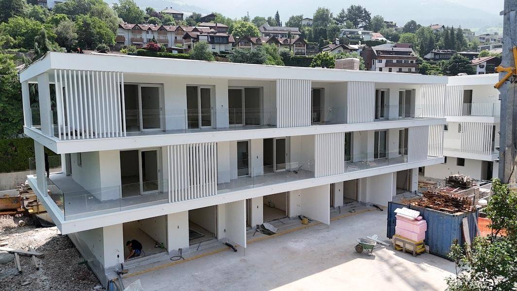 Brixen-Neubau-Luxus-Penthous-Immobilien-Plose-Wohnung-Garten-Wandern-Berge-Stadt-Bischofsstadt-White-Residence-Bressanone-Nuova Costruzione-Attico-di-lusso-Immobili-Plose-Appartamento-Giardino-Escursioni-Montagna-Città-Città Vescovile-Residenza Bianca
