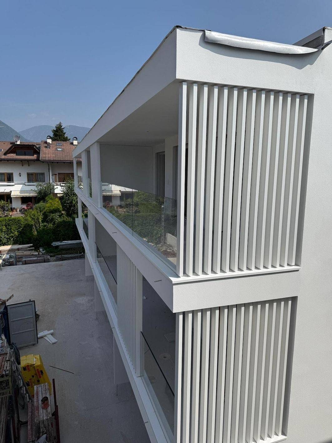 Brixen-Neubau-Luxus-Penthous-Immobilien-Plose-Wohnung-Garten-Wandern-Berge-Stadt-Bischofsstadt-White-Residence-Bressanone-Nuova Costruzione-Attico-di-lusso-Immobili-Plose-Appartamento-Giardino-Escursioni-Montagna-Città-Città Vescovile-Residenza Bianca