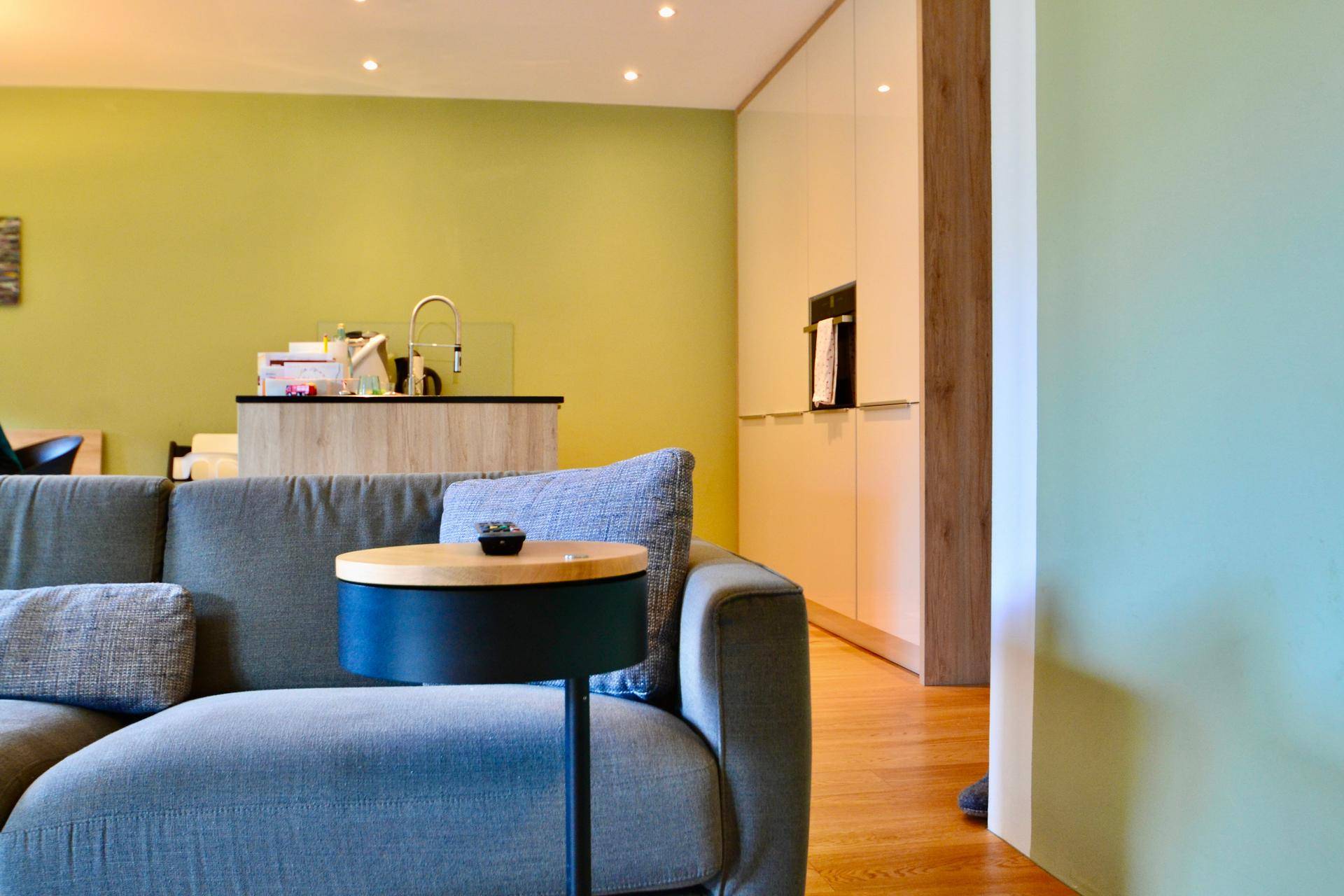 Top-saniertes 3-Zimmer-Wohnjuwel im Burggrafenamt – Ruhe, Bergblick & Qualität vereint! / Trilocale ristrutturato nel cuore del Burgraviato: tranquillità, vista montagne e comfort / Renovated 3-room apartment in Burggrafenamt – peace, mountain views & lifestyle.