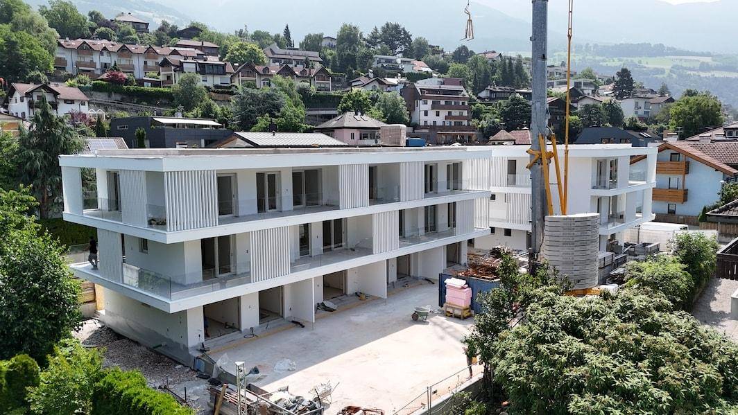 Brixen-Neubau-Luxus-Penthous-Immobilien-Plose-Wohnung-Garten-Wandern-Berge-Stadt-Bischofsstadt-White-Residence-Bressanone-Nuova Costruzione-Attico-di-lusso-Immobili-Plose-Appartamento-Giardino-Escursioni-Montagna-Città-Città Vescovile-Residenza Bianca