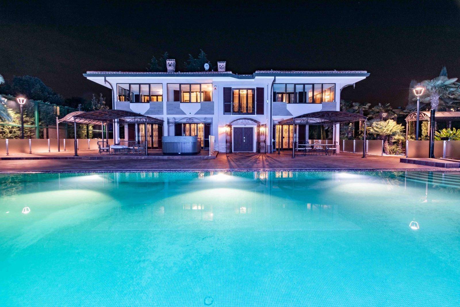 Luxusvilla-am-gardasee-kaufe_villa-am-gardasee-kaufen-haus-am-gardasee-kaufen_exklusive-Villa-am-gardasee_luxus-villa_luxusvilla-am-gardasee_villa-mit-panorama_villa-in-desenzano_comprare-villa-lago-di-garda_vendere-villa-lago-del-garda_Villa-di-lusso_Lago-di-Garda-Villa-esclusiva-con-piscina_Villa-con-vista-sul-lago-Immobile-di-lusso_Lago-di-Garda_Villa-panoramica_Proprietà-sul-Lago-di-Garda_Villa-Desenzano