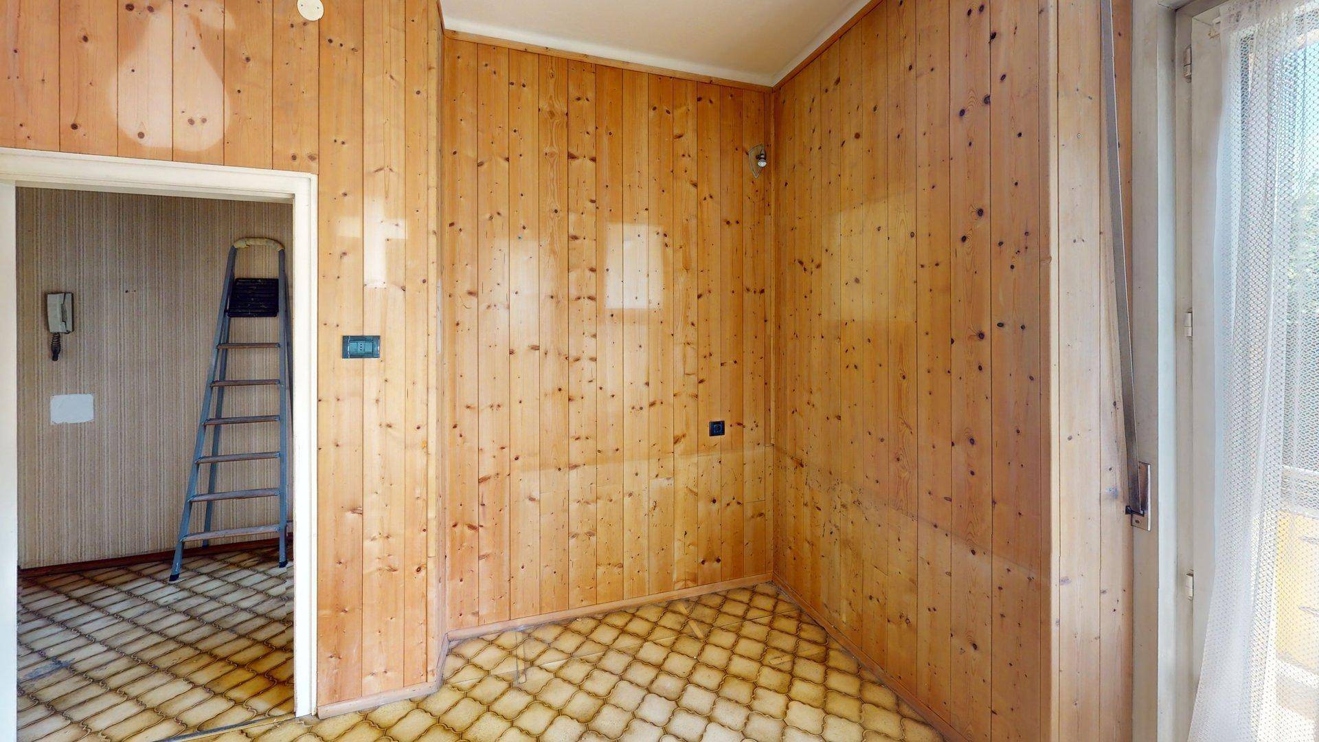 Lana-trilocale-quadrilocale-Dreizimmerwohnung-Vierzimmerwohnung-renovieren-ristrutturare-Balkon-balcon-Autostellplatz-posto macchina-cantina-Keller-nicht konventioniert-non convenzionato