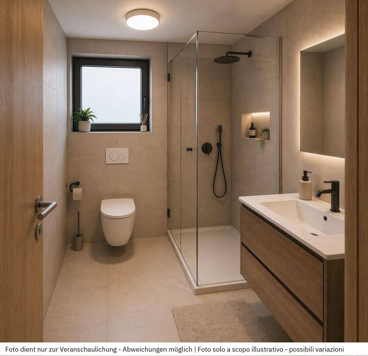 Modernes Badezimmer mit begehbarer Dusche, wandhängendem WC und Fenster.