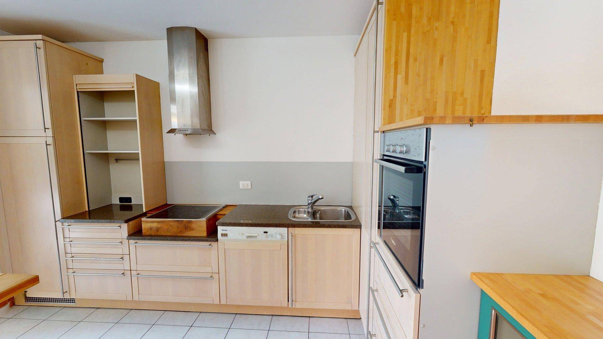 Lana-bilocale-Zweizimmerwohnung-Garten-giardino-Keller-cantina-Garage-Kondominium