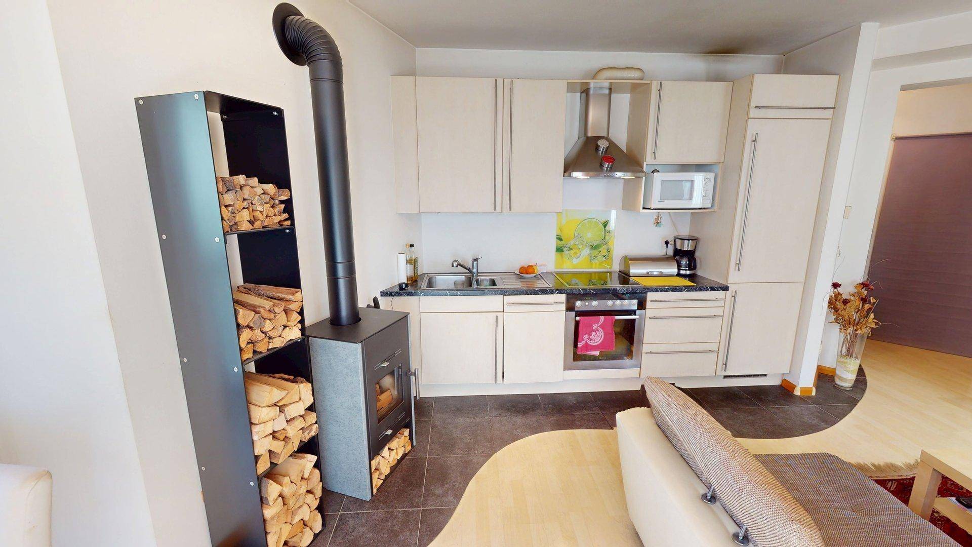 Meran-Merano-Wohnung-zu-verkaufen-vendesi-appartamento-kaufen-acquistare-Untermais-Maia-Bassa-Petrarca-Balkon-balcone-Stellplatz-posto-macchina-Seeber-Immobilien-nacktes-Eigentum-Investition-Geldanlage-nuda-proprietà-investimento-Wohnzimmer-angolo-cottura-soggiorno-Kochecke-Fenster-finestra-Bad-bagno-Schlafzimmer-camera-ripostiglio-Abstellkammer-Süd-West-sud-ovest-Kamin-Klima-aria-condizionata