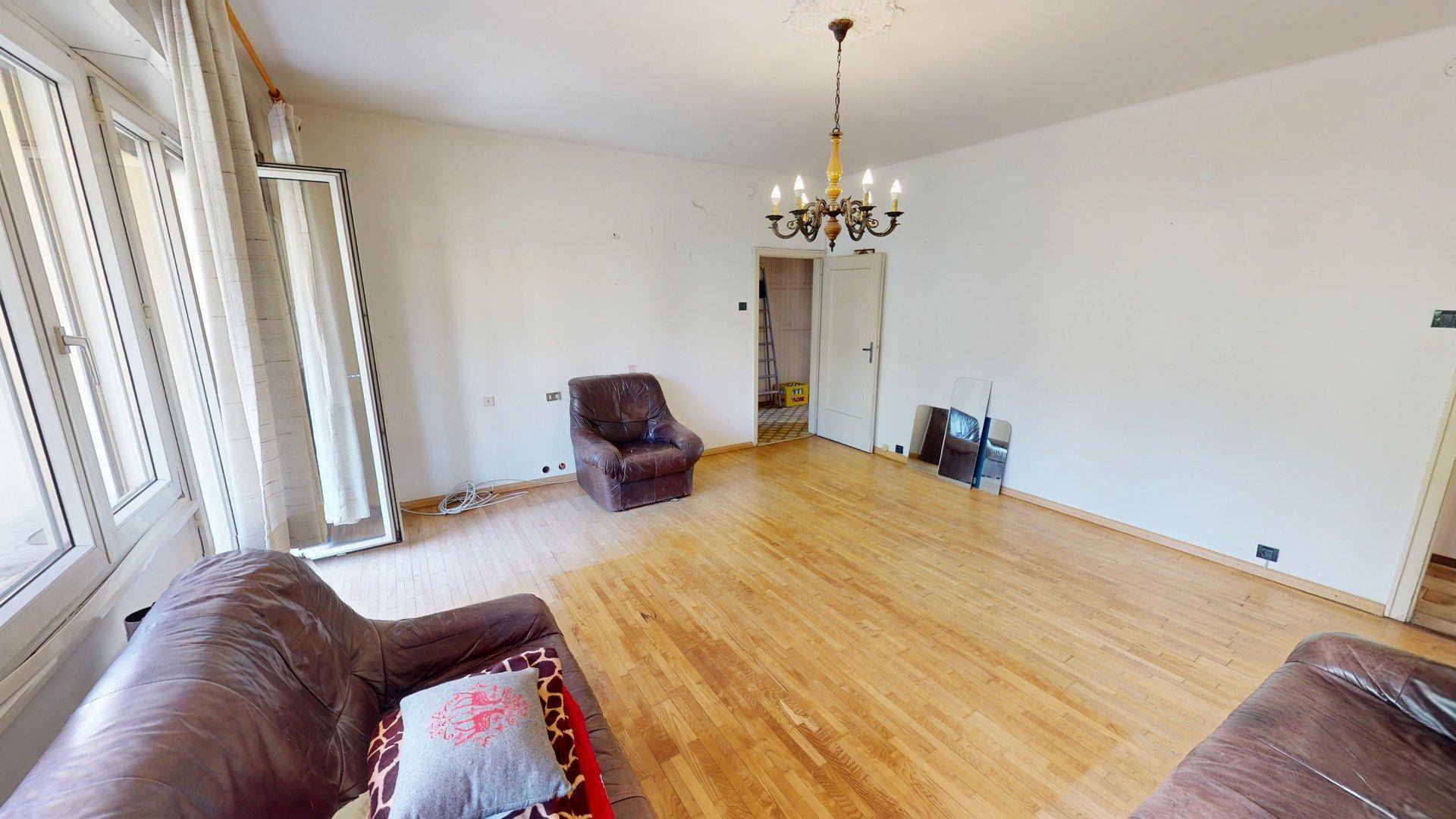 Lana-trilocale-quadrilocale-Dreizimmerwohnung-Vierzimmerwohnung-renovieren-ristrutturare-Balkon-balcon-Autostellplatz-posto macchina-cantina-Keller-nicht konventioniert-non convenzionato