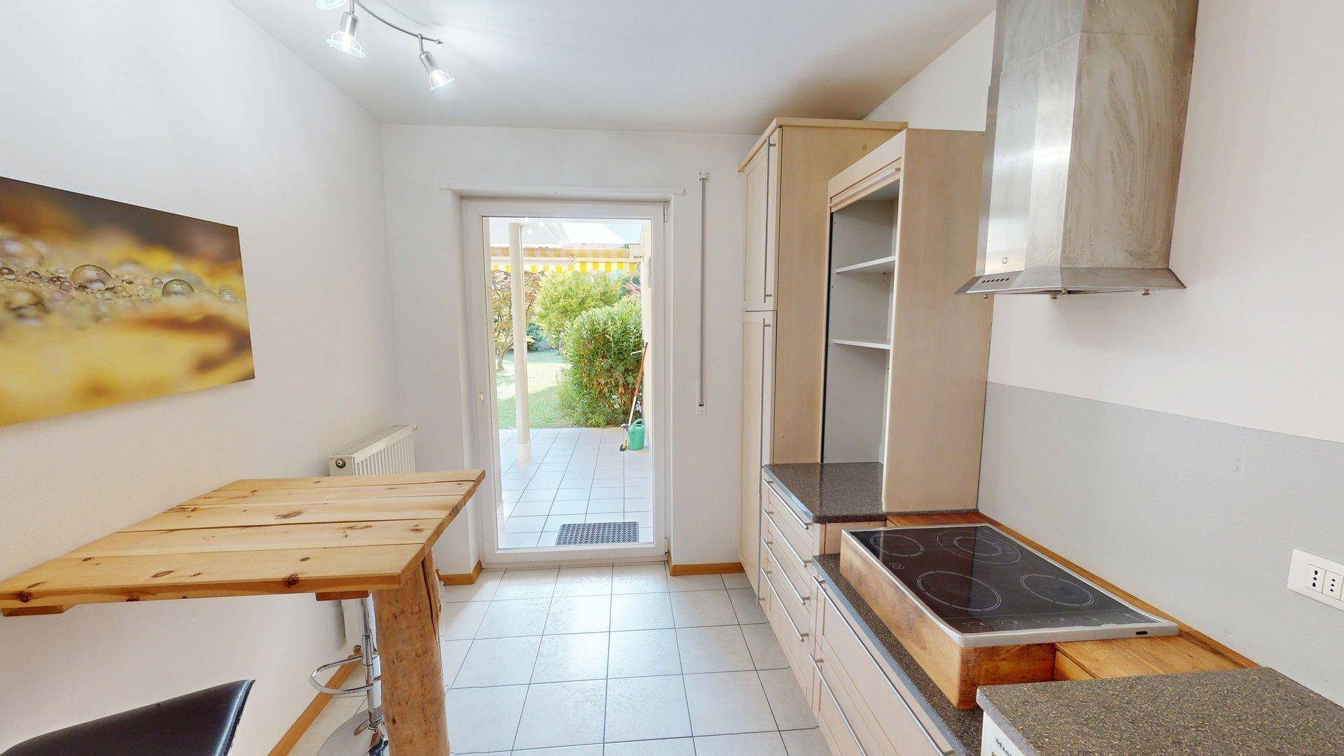 Lana-bilocale-Zweizimmerwohnung-Garten-giardino-Keller-cantina-Garage-Kondominium