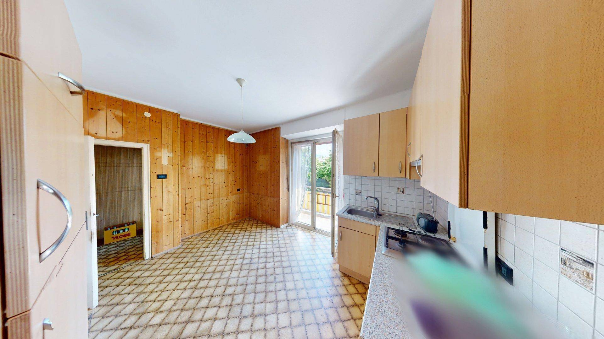 Lana-trilocale-quadrilocale-Dreizimmerwohnung-Vierzimmerwohnung-renovieren-ristrutturare-Balkon-balcon-Autostellplatz-posto macchina-cantina-Keller-nicht konventioniert-non convenzionato