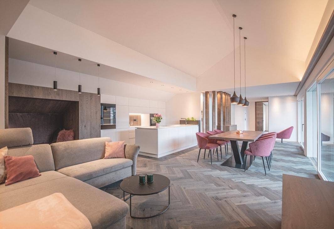 Schabs-Romana-Neubau-Luxus-Penthouse-Frei-Berge-Konventioniert-Landschaft-Garage-Neubau-Aufzug-Treppe-Terrasse-Immobilie-Schabs-Hochplateau