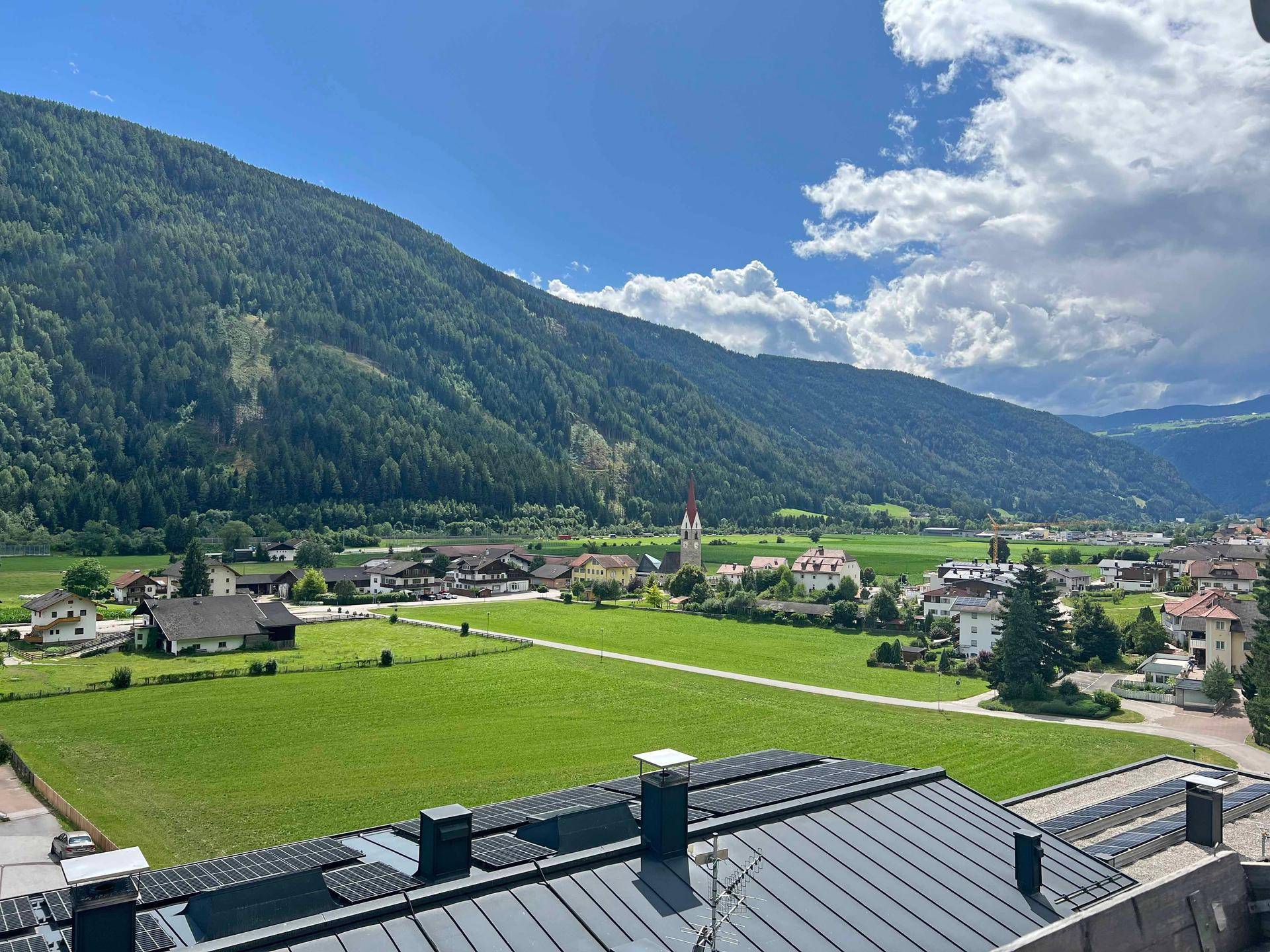 Panorama_Vintl_Balkon_3Zimmerwohnung_Südtirol_Aussicht_Autoabstellplatz