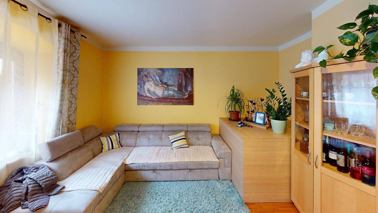 Kaltern-Caldaro-Dreizimmerwohnung-trilocale-Altbau-Studio-Hobbyraum-Keller-cantina-Zentrum-centro