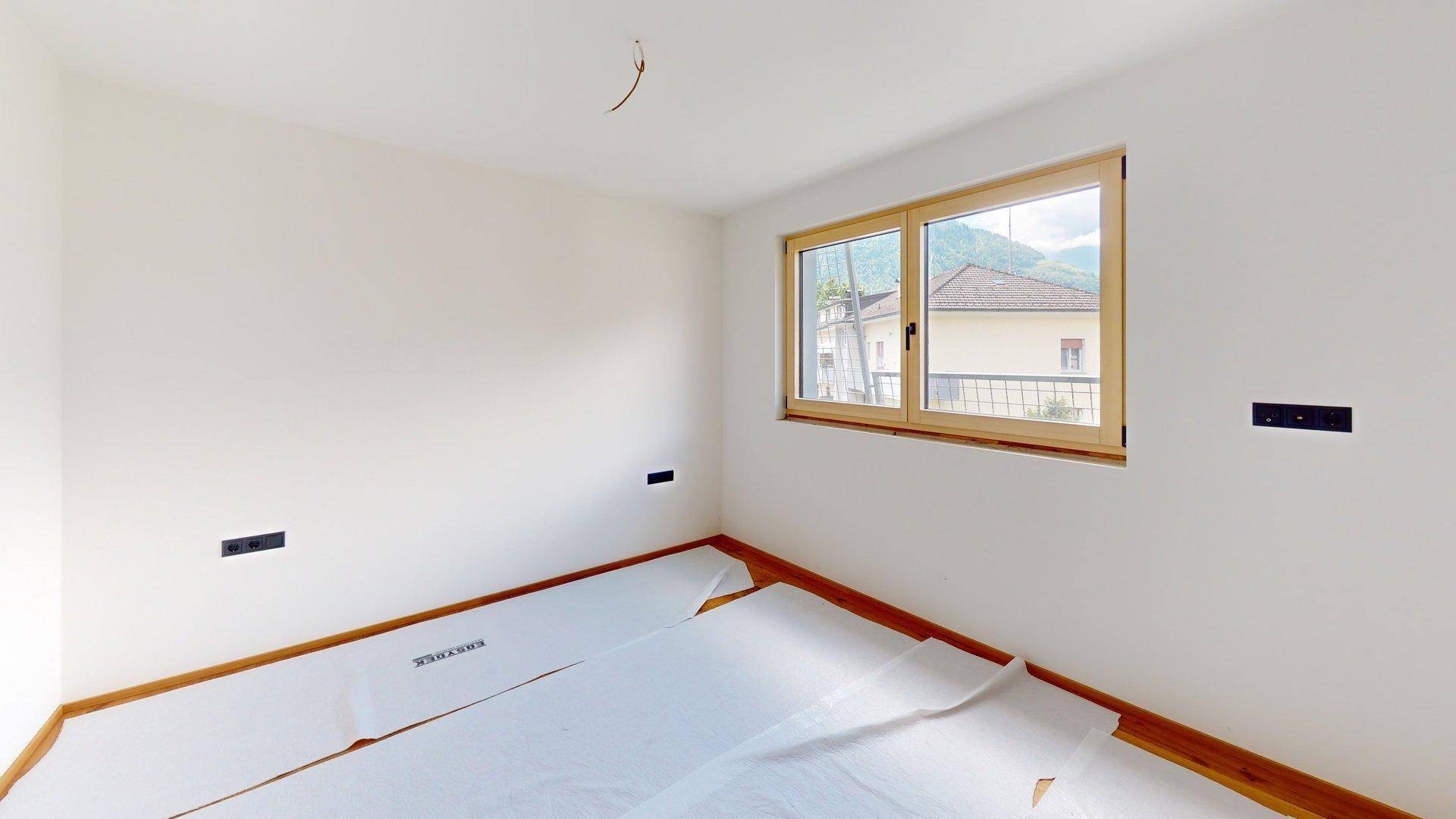 Meran-Merano-Penthouse-Dreizimmerwohnung-trilocale-Dachterrasse-terrazza-cantina-Keller-Aufzug-ascensore-Neubau