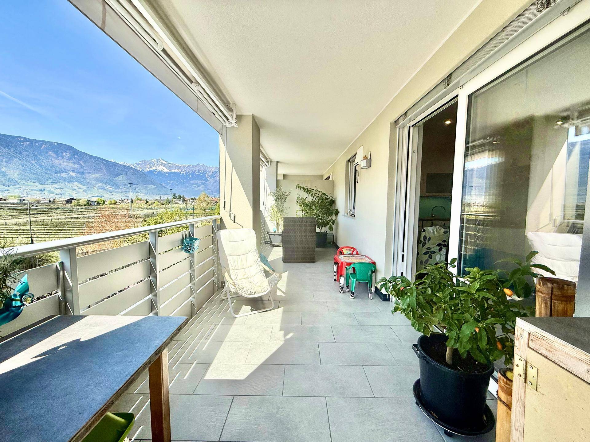 Dreizimmerwohnung-trilocale-Burgstall-Postal-Burgraviato-Burggrafenamt-Terrasse-terrazza