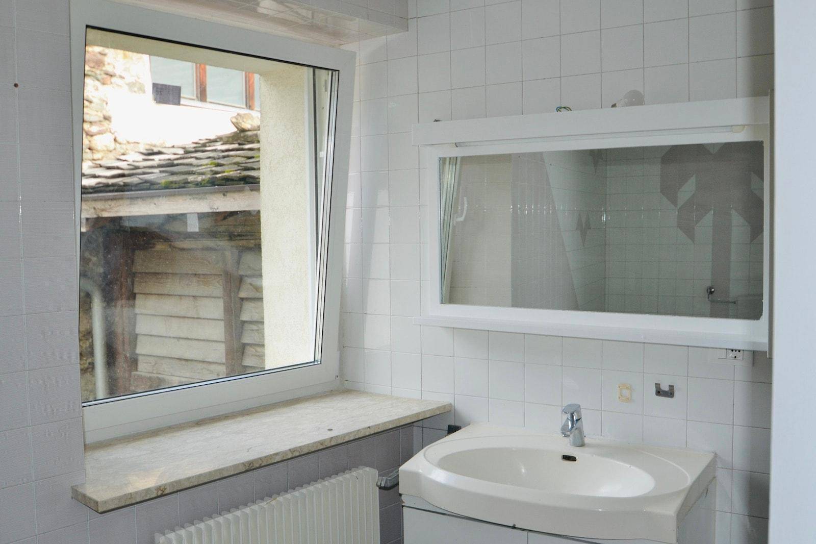 Einfamilienhaus in Latsch – zentrumsnahes Traumhaus mit großer Garage und viel Platz zu verkaufen  Casa unifamiliare in vendita a Laces – posizione centrale, garage spazioso, tanto spazio e grande opportunità  Detached house for sale in Latsch – central location, large garage, lots of space and a unique real estate opportunity.