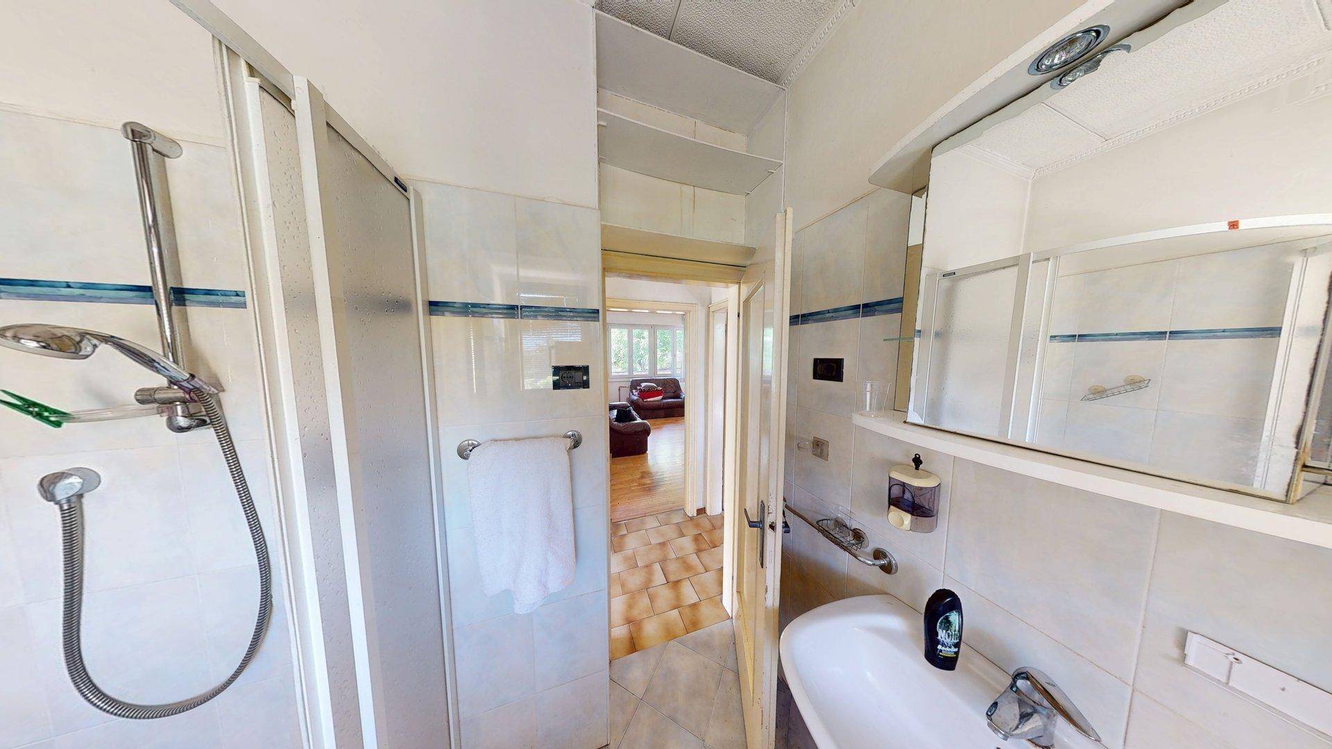 Lana-trilocale-quadrilocale-Dreizimmerwohnung-Vierzimmerwohnung-renovieren-ristrutturare-Balkon-balcon-Autostellplatz-posto macchina-cantina-Keller-nicht konventioniert-non convenzionato