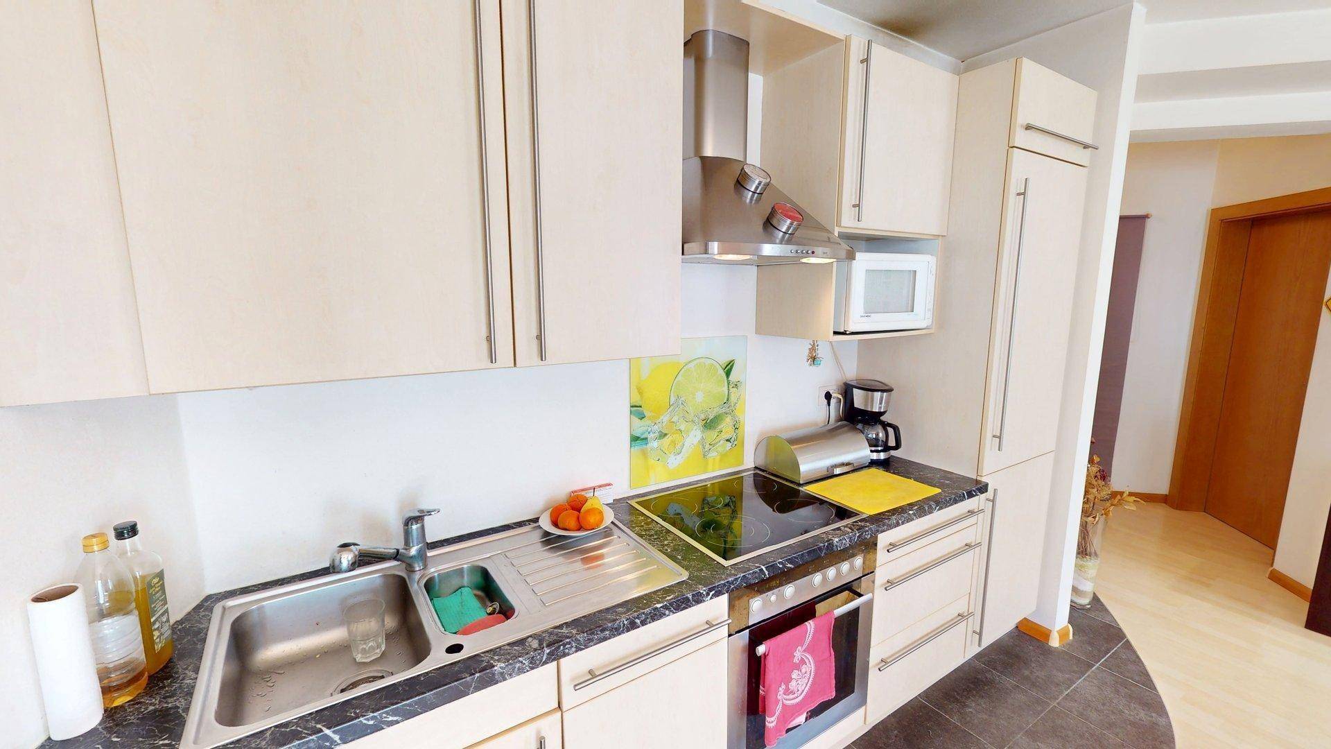 Meran-Merano-Wohnung-zu-verkaufen-vendesi-appartamento-kaufen-acquistare-Untermais-Maia-Bassa-Petrarca-Balkon-balcone-Stellplatz-posto-macchina-Seeber-Immobilien-nacktes-Eigentum-Investition-Geldanlage-nuda-proprietà-investimento-Wohnzimmer-angolo-cottura-soggiorno-Kochecke-Fenster-finestra-Bad-bagno-Schlafzimmer-camera-ripostiglio-Abstellkammer-Süd-West-sud-ovest-Kamin-Klima-aria-condizionata
