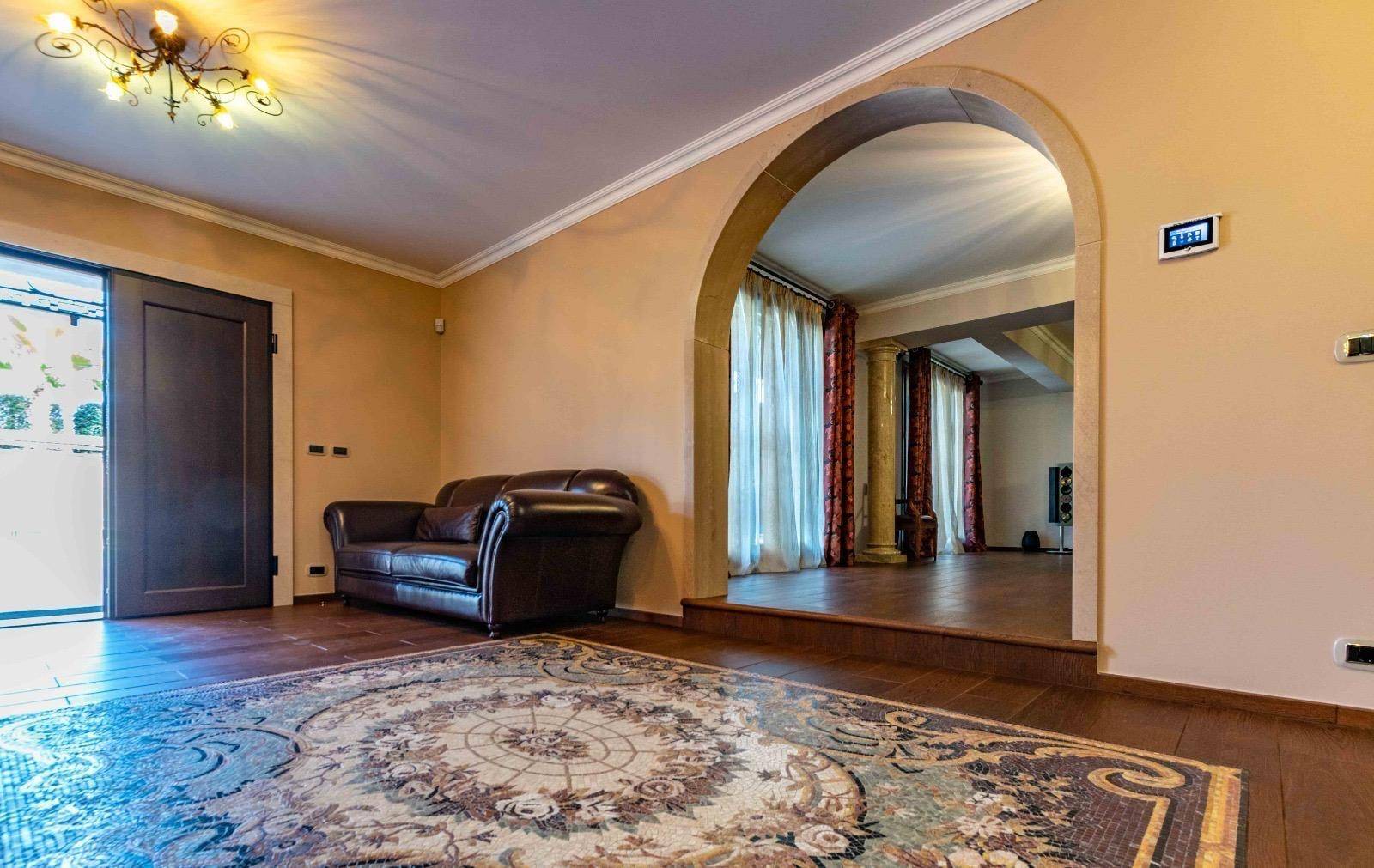 Luxusvilla-am-gardasee-kaufe_villa-am-gardasee-kaufen-haus-am-gardasee-kaufen_exklusive-Villa-am-gardasee_luxus-villa_luxusvilla-am-gardasee_villa-mit-panorama_villa-in-desenzano_comprare-villa-lago-di-garda_vendere-villa-lago-del-garda_Villa-di-lusso_Lago-di-Garda-Villa-esclusiva-con-piscina_Villa-con-vista-sul-lago-Immobile-di-lusso_Lago-di-Garda_Villa-panoramica_Proprietà-sul-Lago-di-Garda_Villa-Desenzano