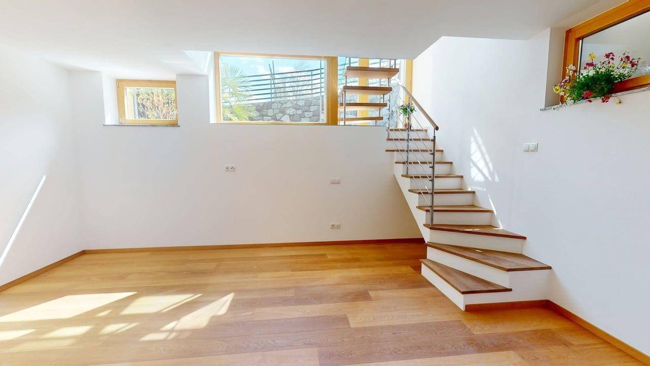 Völlan-Foiana-Wohnung-appartamento-Garten-giardino-Keller-cantina-garage-Garage-Ferienwohnung-hell-luminoso-Zweizimmerwohnung-bilocale-trilocale-Dreizimmerwohnung
