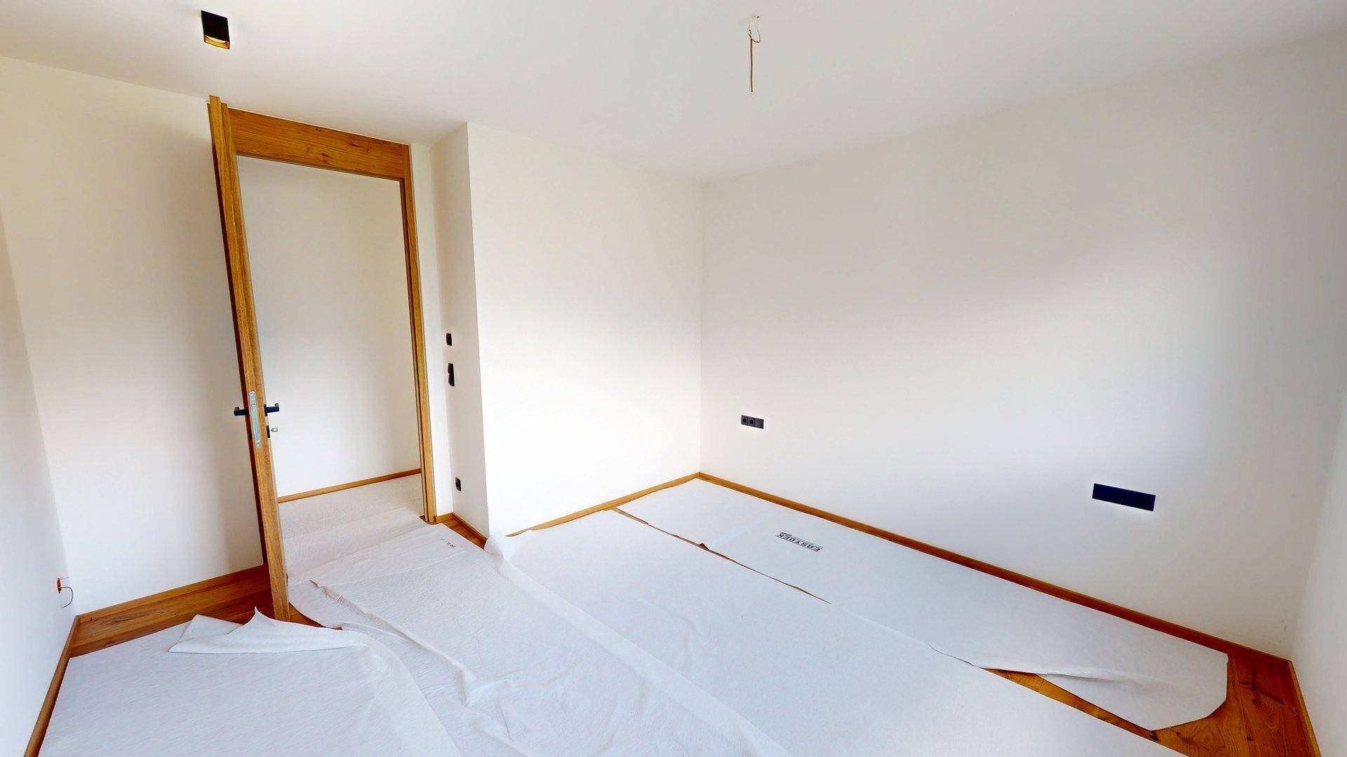 Meran-Merano-Penthouse-Dreizimmerwohnung-trilocale-Dachterrasse-terrazza-cantina-Keller-Aufzug-ascensore-Neubau