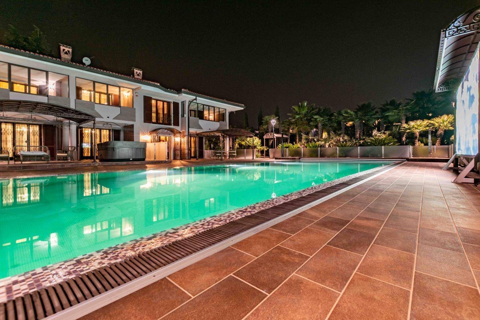 Luxusvilla-am-gardasee-kaufe_villa-am-gardasee-kaufen-haus-am-gardasee-kaufen_exklusive-Villa-am-gardasee_luxus-villa_luxusvilla-am-gardasee_villa-mit-panorama_villa-in-desenzano_comprare-villa-lago-di-garda_vendere-villa-lago-del-garda_Villa-di-lusso_Lago-di-Garda-Villa-esclusiva-con-piscina_Villa-con-vista-sul-lago-Immobile-di-lusso_Lago-di-Garda_Villa-panoramica_Proprietà-sul-Lago-di-Garda_Villa-Desenzano