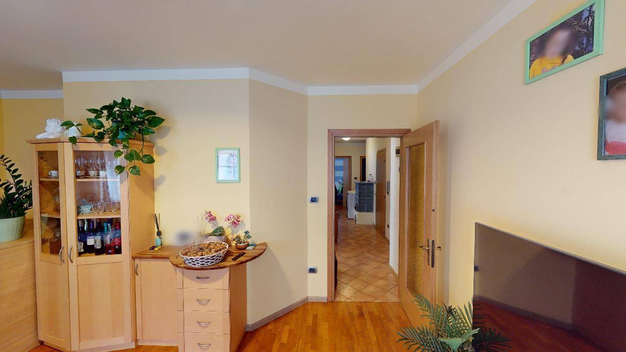 Kaltern-Caldaro-Dreizimmerwohnung-trilocale-Altbau-Studio-Hobbyraum-Keller-cantina-Zentrum-centro