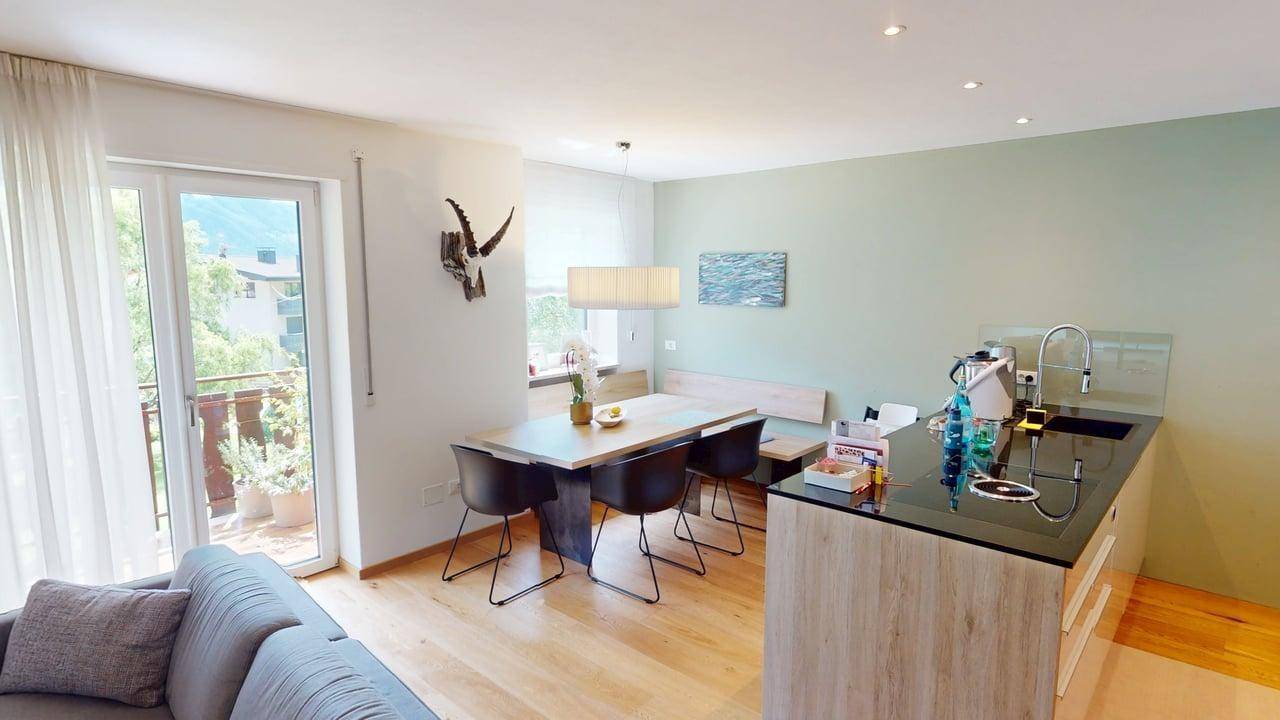 Top-saniertes 3-Zimmer-Wohnjuwel im Burggrafenamt – Ruhe, Bergblick & Qualität vereint! / Trilocale ristrutturato nel cuore del Burgraviato: tranquillità, vista montagne e comfort / Renovated 3-room apartment in Burggrafenamt – peace, mountain views & lifestyle.
