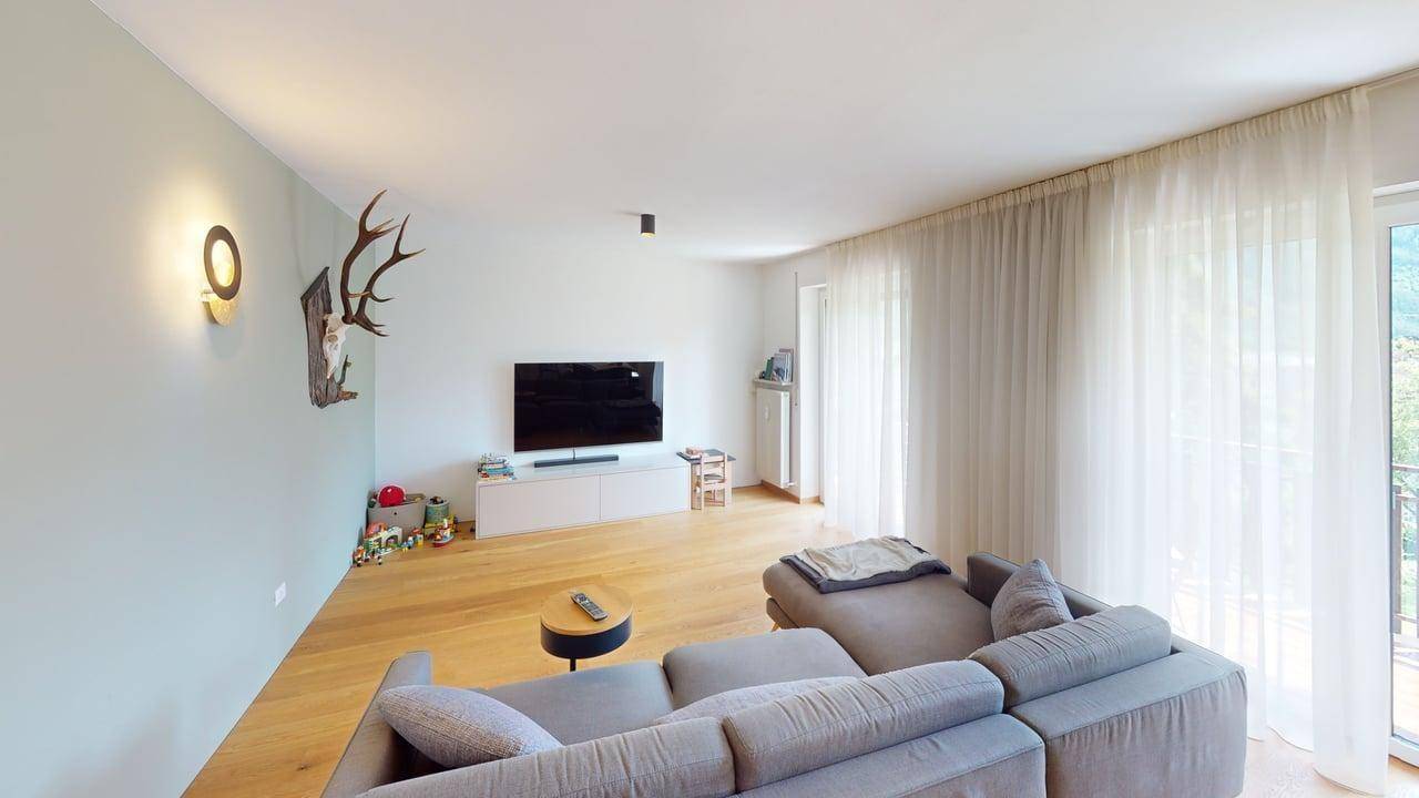 Top-saniertes 3-Zimmer-Wohnjuwel im Burggrafenamt – Ruhe, Bergblick & Qualität vereint! / Trilocale ristrutturato nel cuore del Burgraviato: tranquillità, vista montagne e comfort / Renovated 3-room apartment in Burggrafenamt – peace, mountain views & lifestyle.