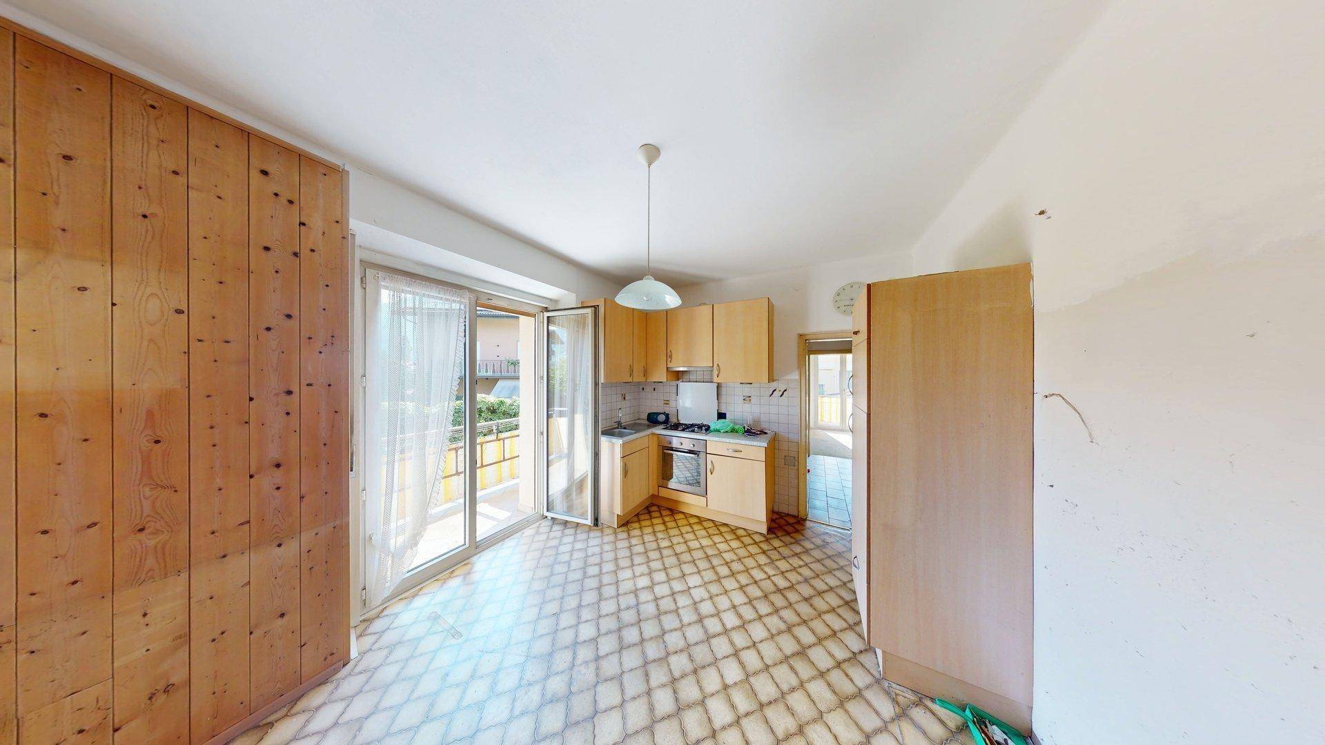 Lana-trilocale-quadrilocale-Dreizimmerwohnung-Vierzimmerwohnung-renovieren-ristrutturare-Balkon-balcon-Autostellplatz-posto macchina-cantina-Keller-nicht konventioniert-non convenzionato