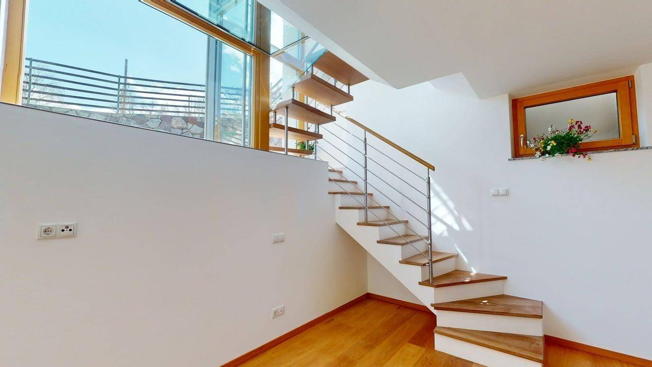 Völlan-Foiana-Wohnung-appartamento-Garten-giardino-Keller-cantina-garage-Garage-Ferienwohnung-hell-luminoso-Zweizimmerwohnung-bilocale-trilocale-Dreizimmerwohnung