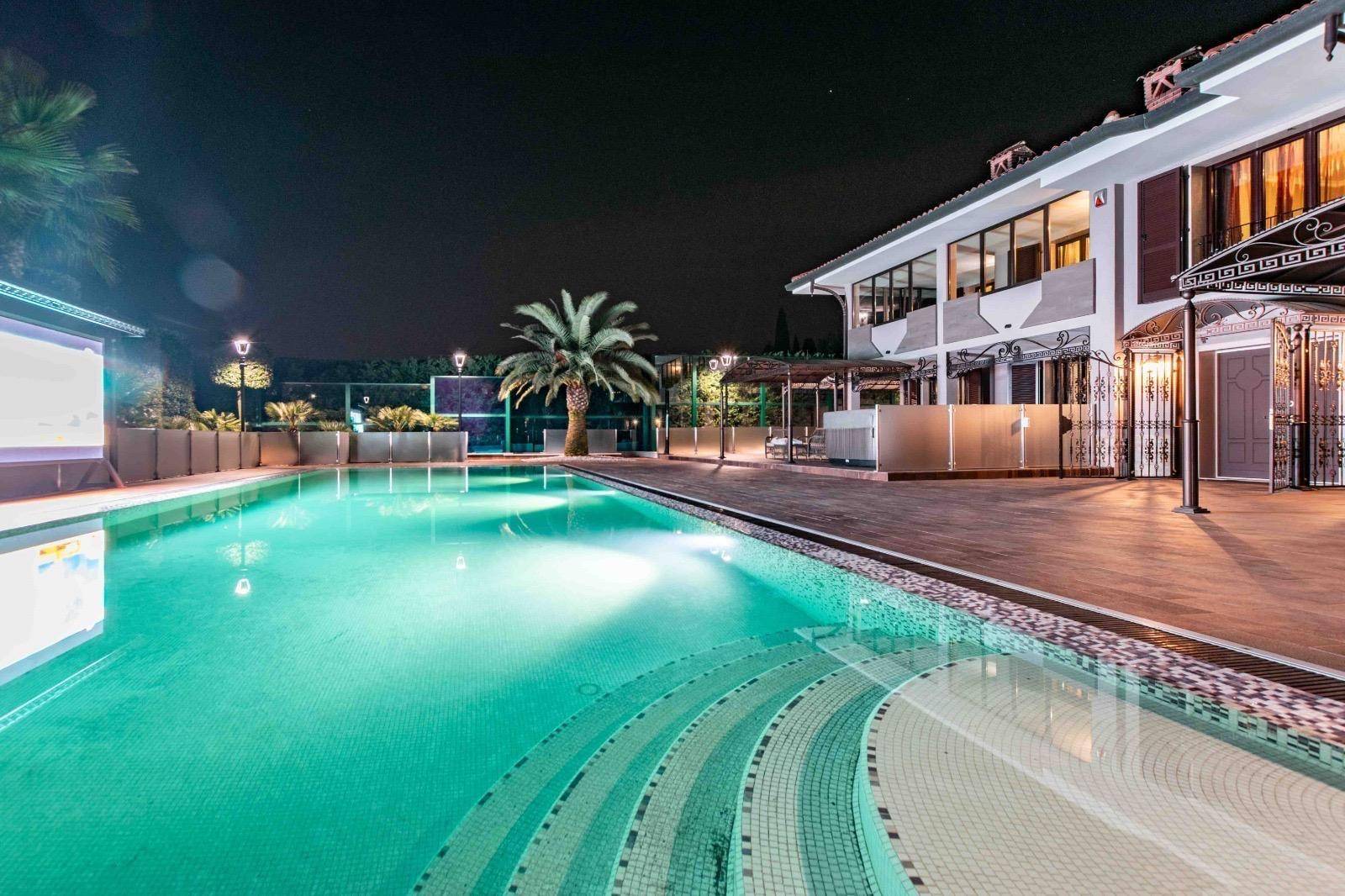 Luxusvilla-am-gardasee-kaufe_villa-am-gardasee-kaufen-haus-am-gardasee-kaufen_exklusive-Villa-am-gardasee_luxus-villa_luxusvilla-am-gardasee_villa-mit-panorama_villa-in-desenzano_comprare-villa-lago-di-garda_vendere-villa-lago-del-garda_Villa-di-lusso_Lago-di-Garda-Villa-esclusiva-con-piscina_Villa-con-vista-sul-lago-Immobile-di-lusso_Lago-di-Garda_Villa-panoramica_Proprietà-sul-Lago-di-Garda_Villa-Desenzano
