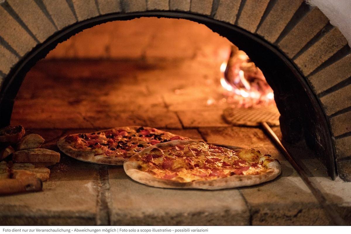 vendita immobile commerciale, acquistare ristorante, vendita pizzeria, Hotel Vezzano, acquistare hotel, immobile con camere ospiti, affittacamere, vendita albergo, ristorante con pizzeria, immobile con fotovoltaico, riscaldamento a pellet, parcheggio privato, cucina professionale, gestione hotel, attività ristorazione, immobile ad uso alberghiero, struttura ricettiva, immobile turistico, investimento immobiliare commerciale, ristorante con forno pizza, acquistare attività commerciale, hotel con ristorante, pizzeria con camere Gastronomieimmobilie kaufen, Restaurant kaufen, Pizzeria kaufen, Hotel Vezzano, Hotel kaufen, Immobilie mit Gästezimmern, Gastronomie Objekt kaufen, Pension kaufen, Restaurant mit Pizzeria, Immobilie mit Photovoltaik, Pelletheizung, Parkplatz, voll ausgestattet, Hotelbetrieb, Gastronomiebetrieb, Gewerbeimmobilie Gastronomie, Restaurantbetrieb, Beherbergungsbetrieb, Tourismus Immobilie, Anlageobjekt Gastronomie, Restaurant mit Pizzaofen, Gewerbeobjekt kaufen, Hotel Gewerbeimmobilie, Gastronomie kaufen Vezzano, Hotel mit Restaurant, Pizzeria mit Gästezimmern