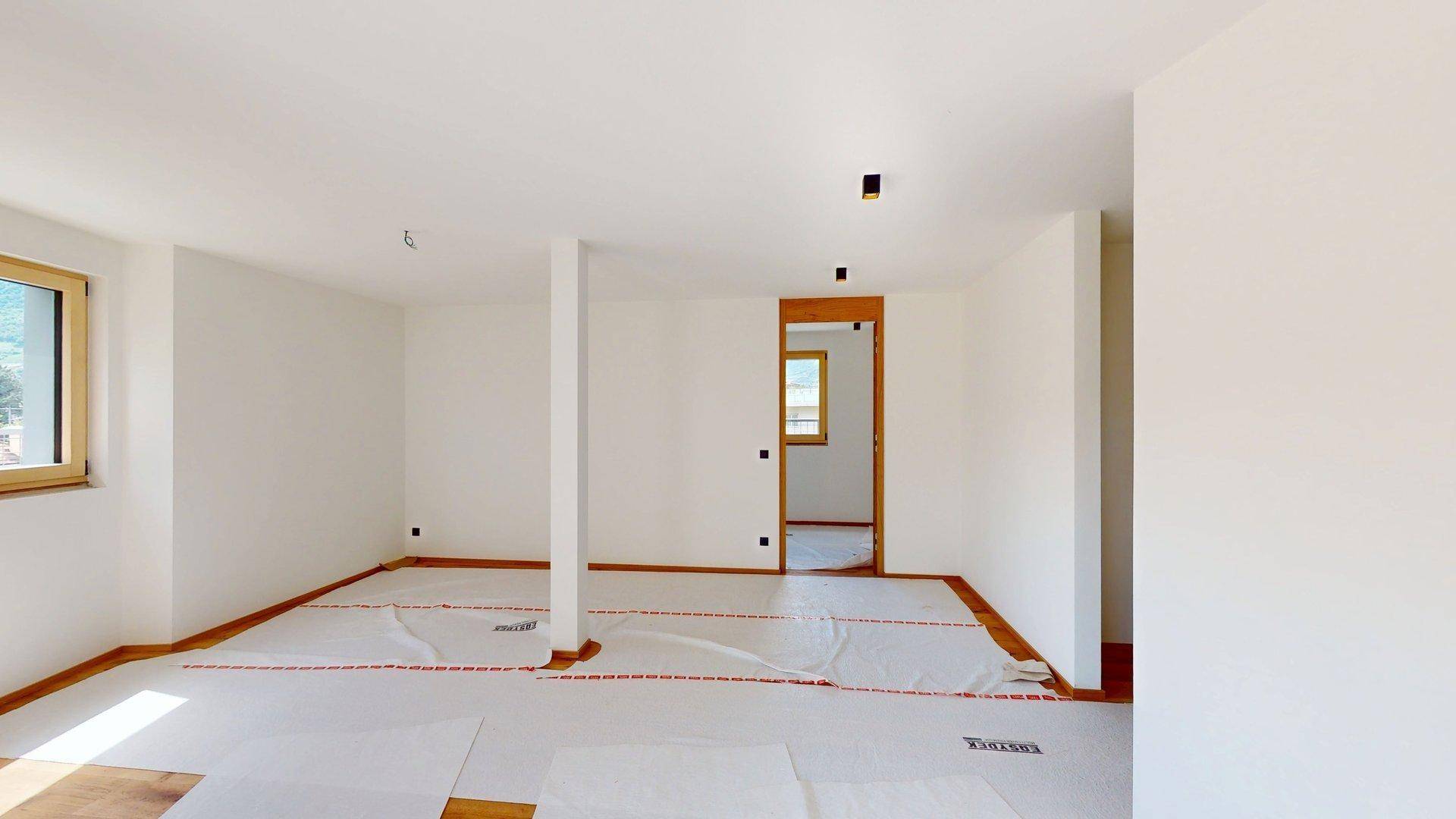 Meran-Merano-Penthouse-Dreizimmerwohnung-trilocale-Dachterrasse-terrazza-cantina-Keller-Aufzug-ascensore-Neubau