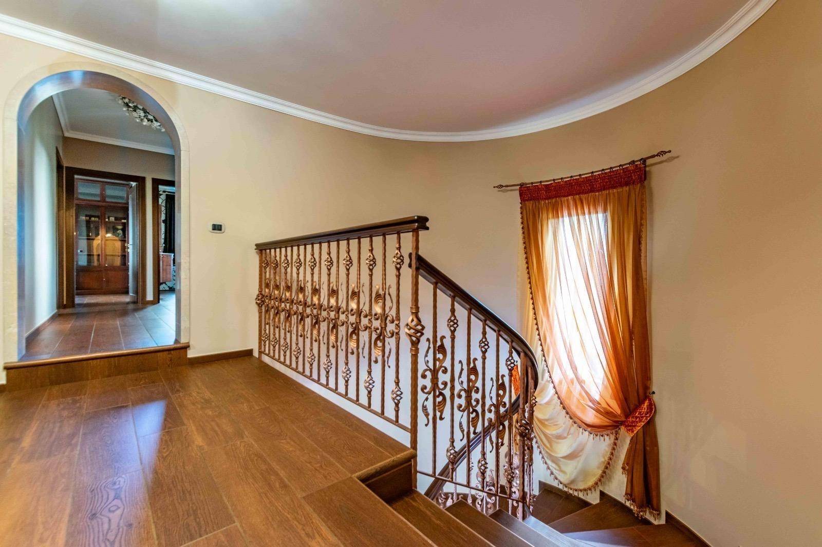 Luxusvilla-am-gardasee-kaufe_villa-am-gardasee-kaufen-haus-am-gardasee-kaufen_exklusive-Villa-am-gardasee_luxus-villa_luxusvilla-am-gardasee_villa-mit-panorama_villa-in-desenzano_comprare-villa-lago-di-garda_vendere-villa-lago-del-garda_Villa-di-lusso_Lago-di-Garda-Villa-esclusiva-con-piscina_Villa-con-vista-sul-lago-Immobile-di-lusso_Lago-di-Garda_Villa-panoramica_Proprietà-sul-Lago-di-Garda_Villa-Desenzano