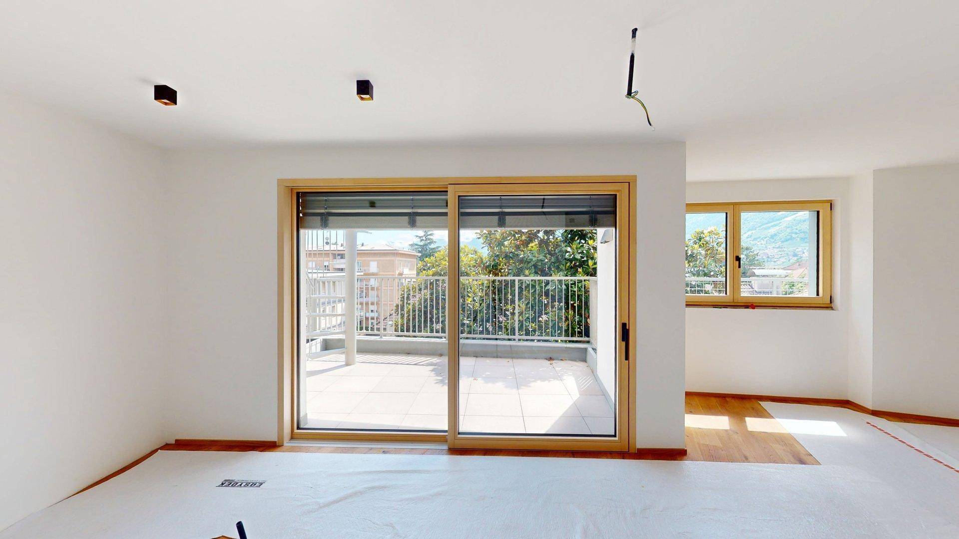 Meran-Merano-Penthouse-Dreizimmerwohnung-trilocale-Dachterrasse-terrazza-cantina-Keller-Aufzug-ascensore-Neubau
