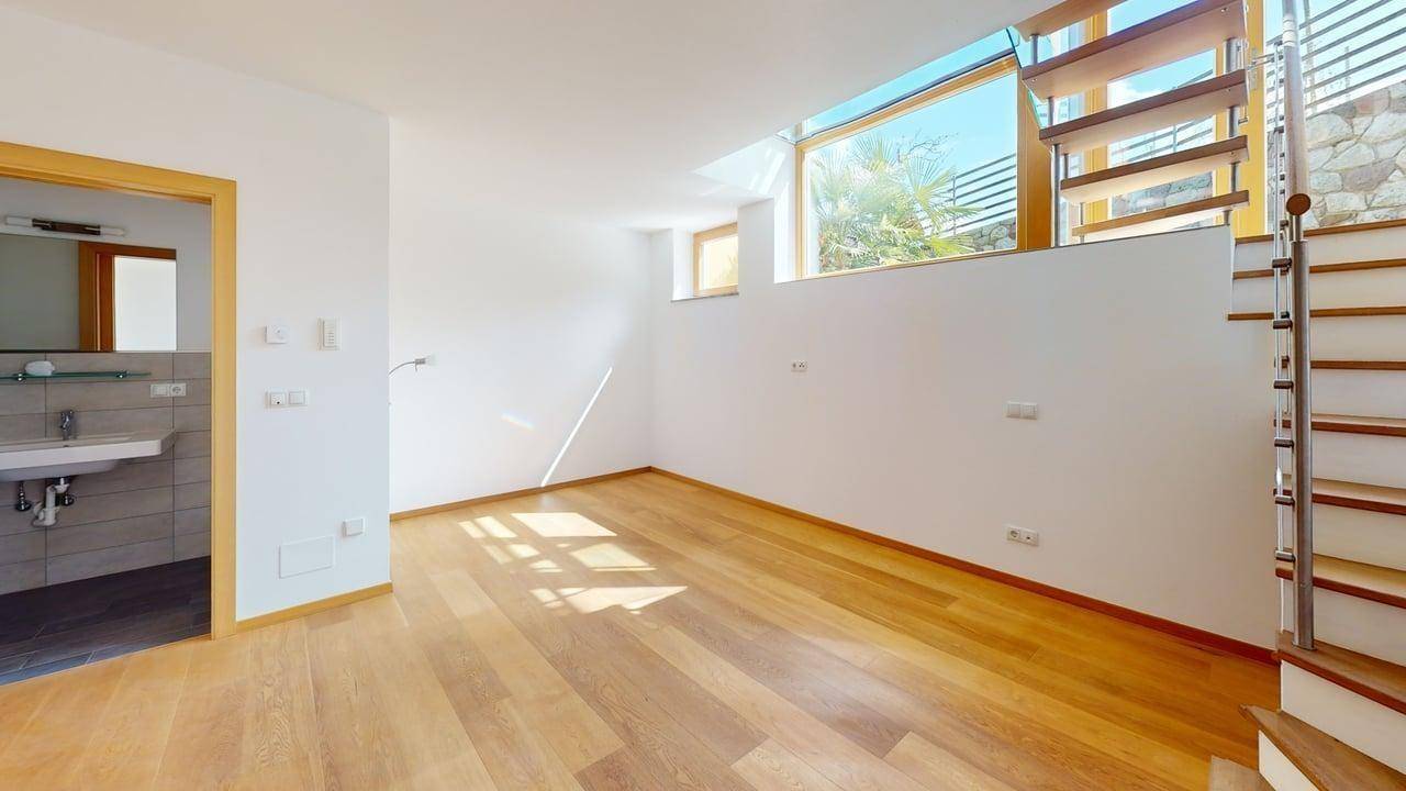 Völlan-Foiana-Wohnung-appartamento-Garten-giardino-Keller-cantina-garage-Garage-Ferienwohnung-hell-luminoso-Zweizimmerwohnung-bilocale-trilocale-Dreizimmerwohnung