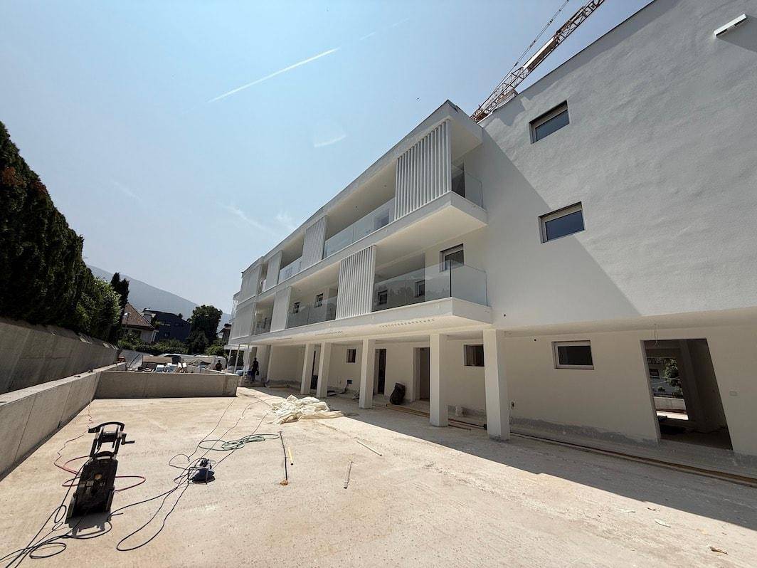 Brixen-Neubau-Luxus-Penthous-Immobilien-Plose-Wohnung-Garten-Wandern-Berge-Stadt-Bischofsstadt-White-Residence-Bressanone-Nuova Costruzione-Attico-di-lusso-Immobili-Plose-Appartamento-Giardino-Escursioni-Montagna-Città-Città Vescovile-Residenza Bianca