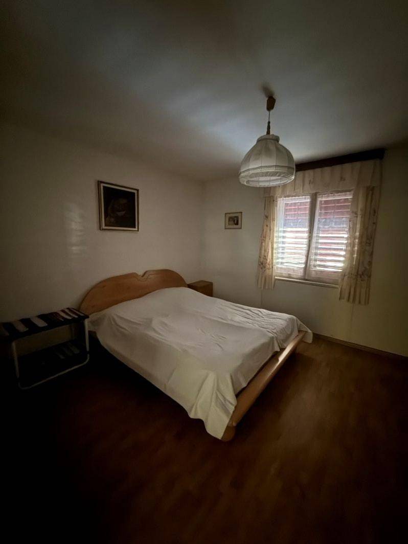 Schabs-Wohnhaus-Immobilie-Verkauf-Neubau-Gewerbezone-Luxus-Sanierung-Aussicht-Ferienwohnung-Landwirtschaftliche Grün-Berge-Bahnhof