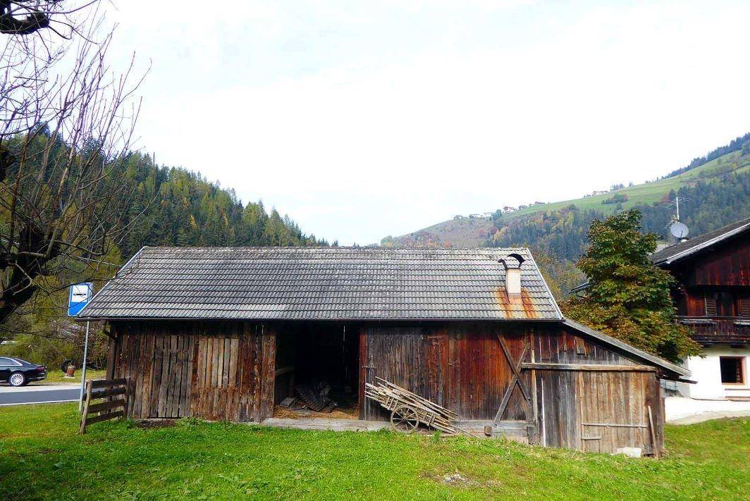 Haus-Lüsen-Bauernhaus-Wohnung-Holzofen-landliches Leben-Wandern-Freiheit-Luxus-grünfläche-Brixen-Würzjoch