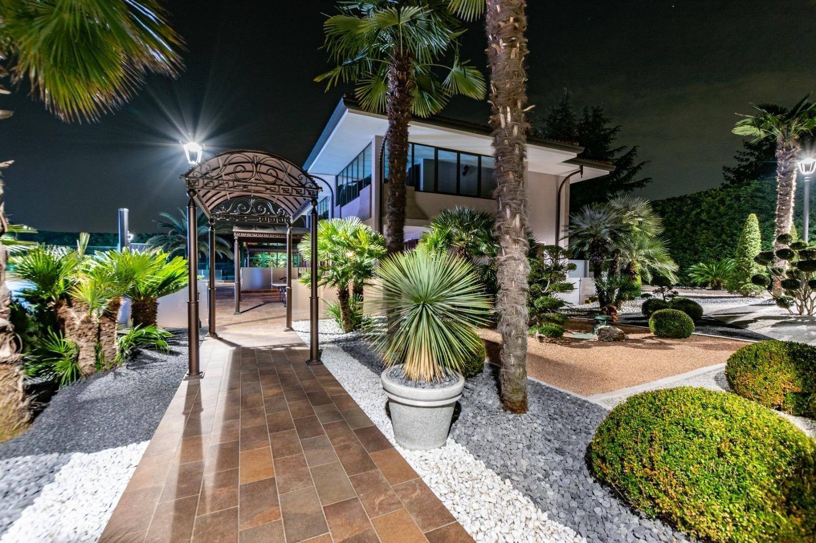 Luxusvilla-am-gardasee-kaufe_villa-am-gardasee-kaufen-haus-am-gardasee-kaufen_exklusive-Villa-am-gardasee_luxus-villa_luxusvilla-am-gardasee_villa-mit-panorama_villa-in-desenzano_comprare-villa-lago-di-garda_vendere-villa-lago-del-garda_Villa-di-lusso_Lago-di-Garda-Villa-esclusiva-con-piscina_Villa-con-vista-sul-lago-Immobile-di-lusso_Lago-di-Garda_Villa-panoramica_Proprietà-sul-Lago-di-Garda_Villa-Desenzano