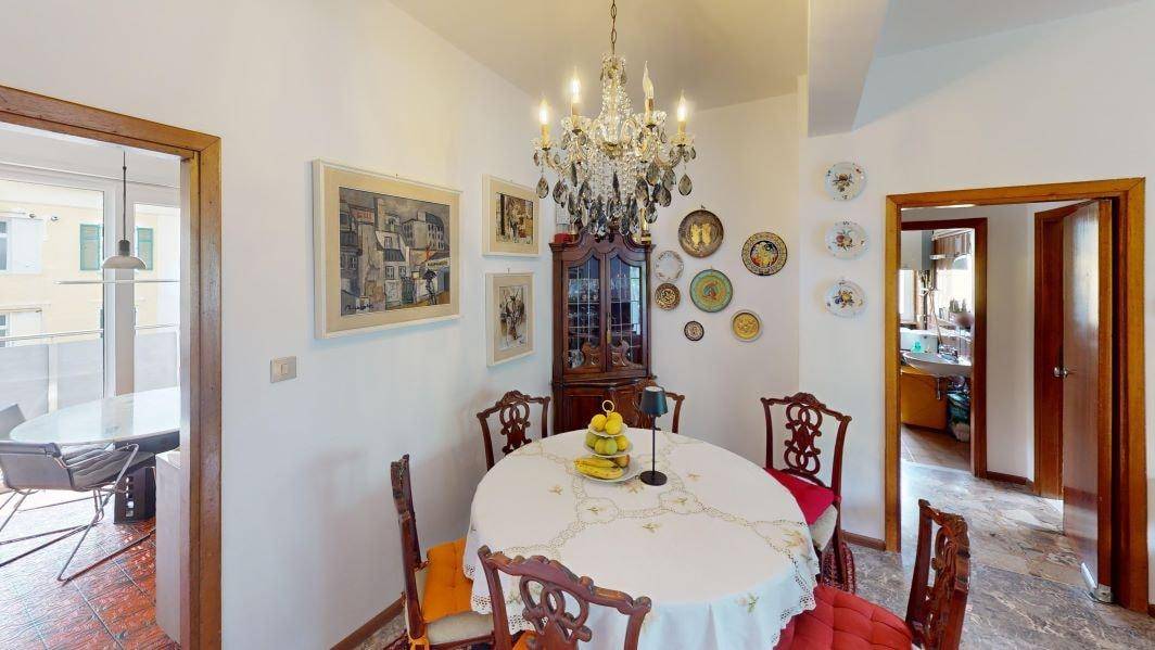 Meran-Merano-Passer-Passirio-Vierzimmerwohnung-quadrilocale-Balkon-balcone-Arbeitszimmer-ufficio-Büro-Schlafzimmer-soggiorno-cucina-cantina-Keller-garage-Garage-Aussicht-vista