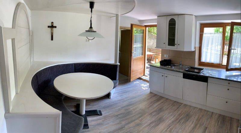 Haus-Lüsen-Bauernhaus-Wohnung-Holzofen-landliches Leben-Wandern-Freiheit-Luxus-grünfläche-Brixen-Würzjoch