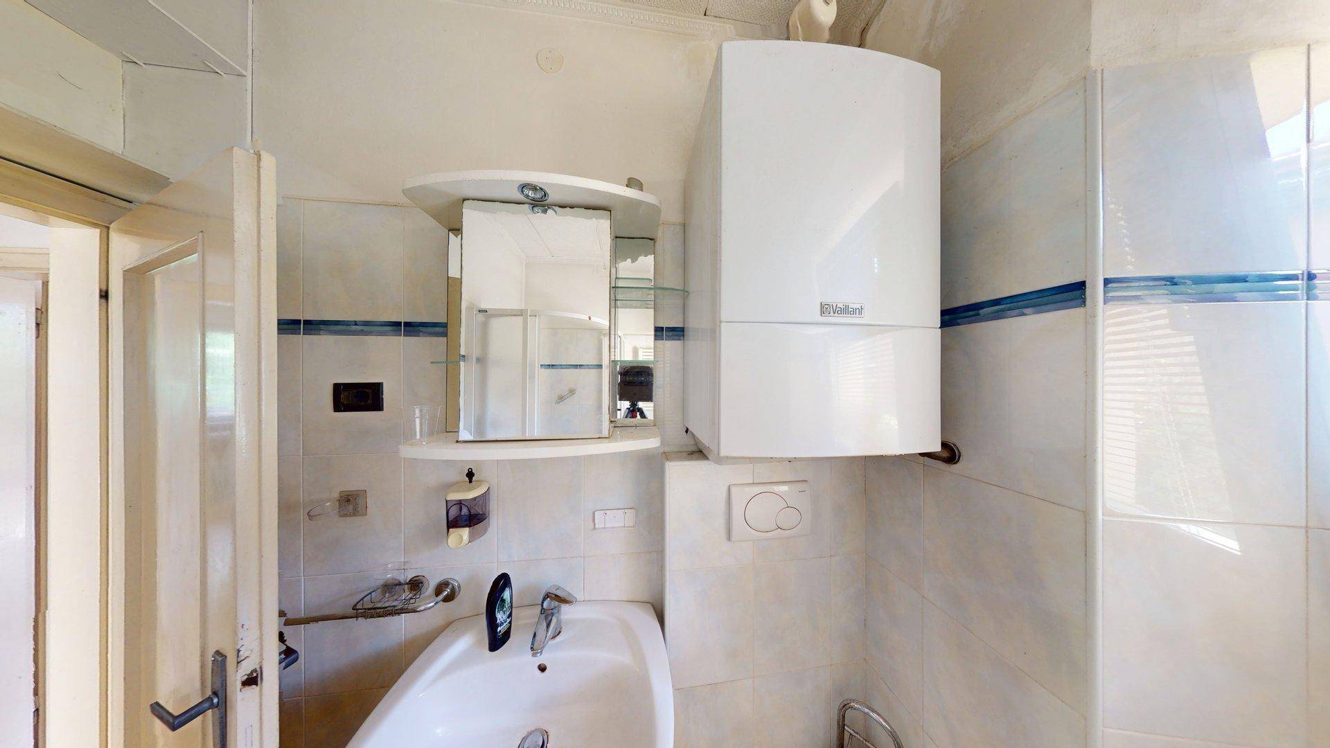 Lana-trilocale-quadrilocale-Dreizimmerwohnung-Vierzimmerwohnung-renovieren-ristrutturare-Balkon-balcon-Autostellplatz-posto macchina-cantina-Keller-nicht konventioniert-non convenzionato