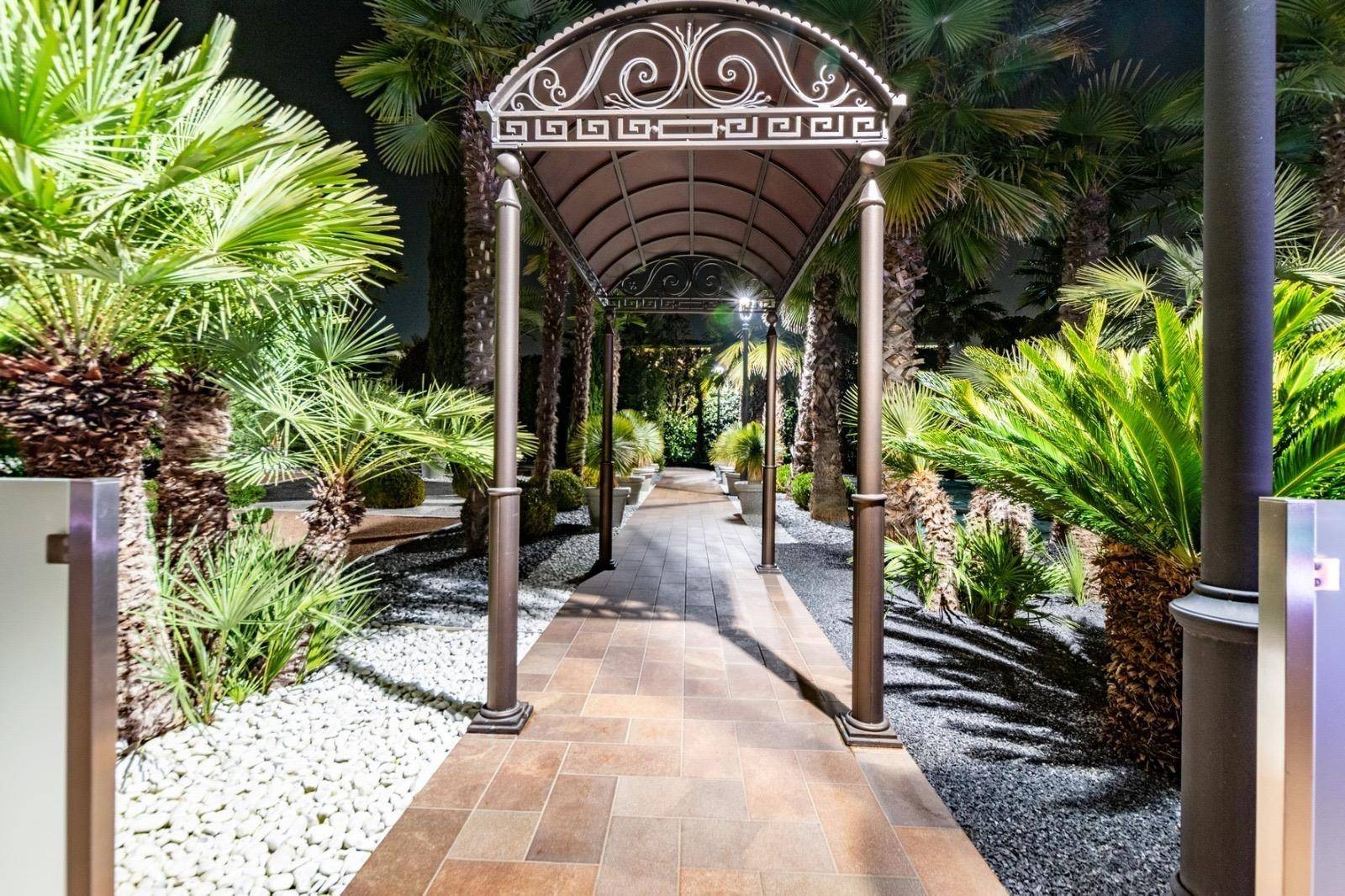 Luxusvilla-am-gardasee-kaufe_villa-am-gardasee-kaufen-haus-am-gardasee-kaufen_exklusive-Villa-am-gardasee_luxus-villa_luxusvilla-am-gardasee_villa-mit-panorama_villa-in-desenzano_comprare-villa-lago-di-garda_vendere-villa-lago-del-garda_Villa-di-lusso_Lago-di-Garda-Villa-esclusiva-con-piscina_Villa-con-vista-sul-lago-Immobile-di-lusso_Lago-di-Garda_Villa-panoramica_Proprietà-sul-Lago-di-Garda_Villa-Desenzano