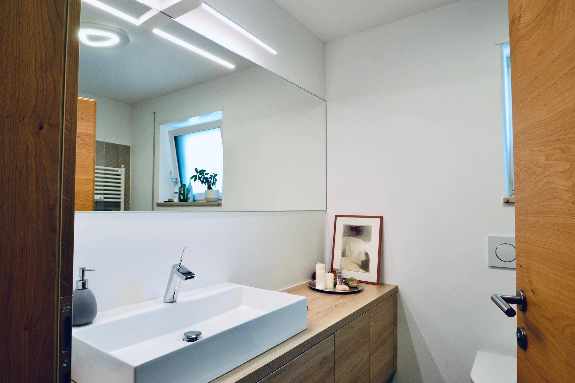 Top-saniertes 3-Zimmer-Wohnjuwel im Burggrafenamt – Ruhe, Bergblick & Qualität vereint! / Trilocale ristrutturato nel cuore del Burgraviato: tranquillità, vista montagne e comfort / Renovated 3-room apartment in Burggrafenamt – peace, mountain views & lifestyle.