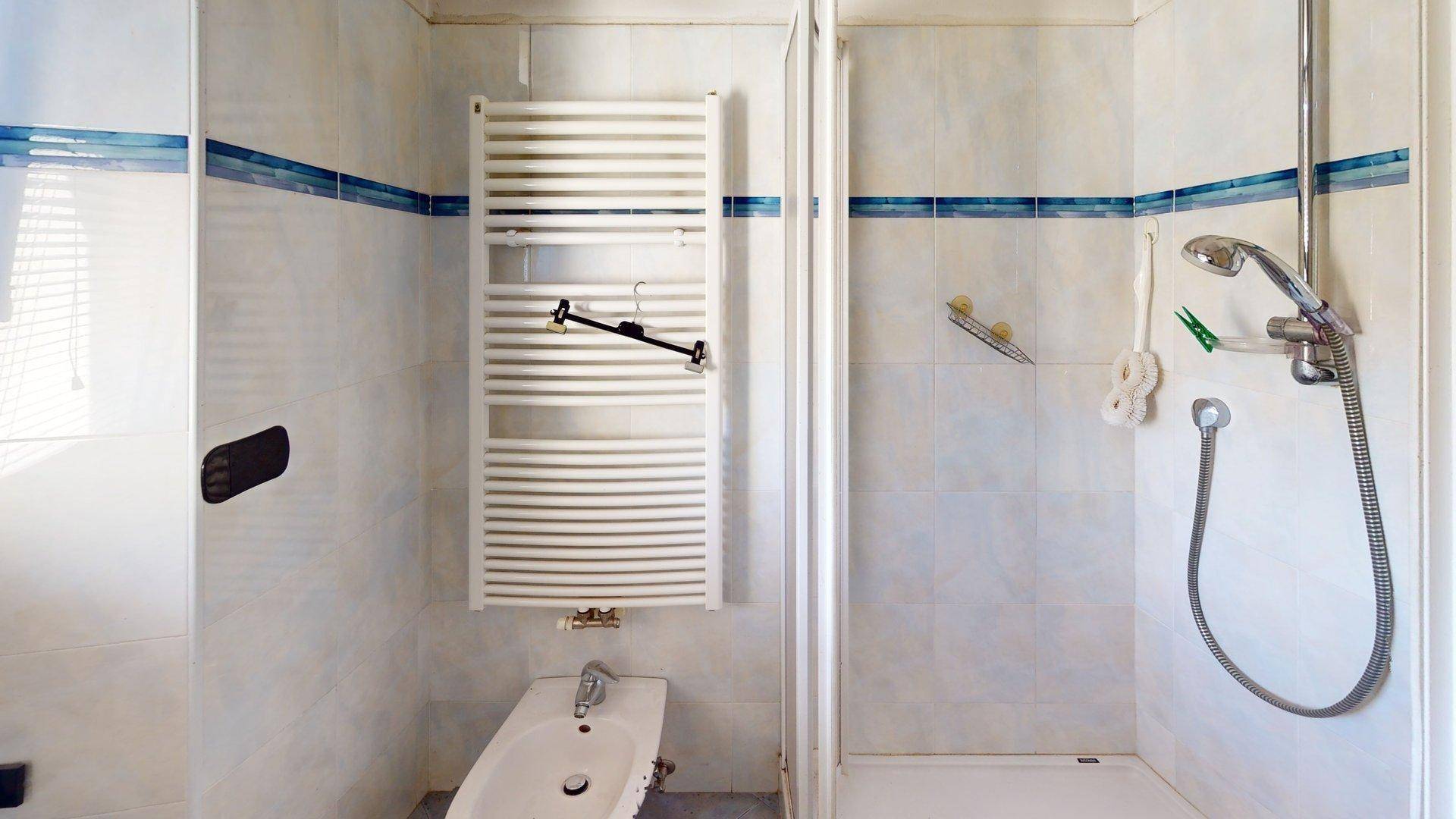 Lana-trilocale-quadrilocale-Dreizimmerwohnung-Vierzimmerwohnung-renovieren-ristrutturare-Balkon-balcon-Autostellplatz-posto macchina-cantina-Keller-nicht konventioniert-non convenzionato