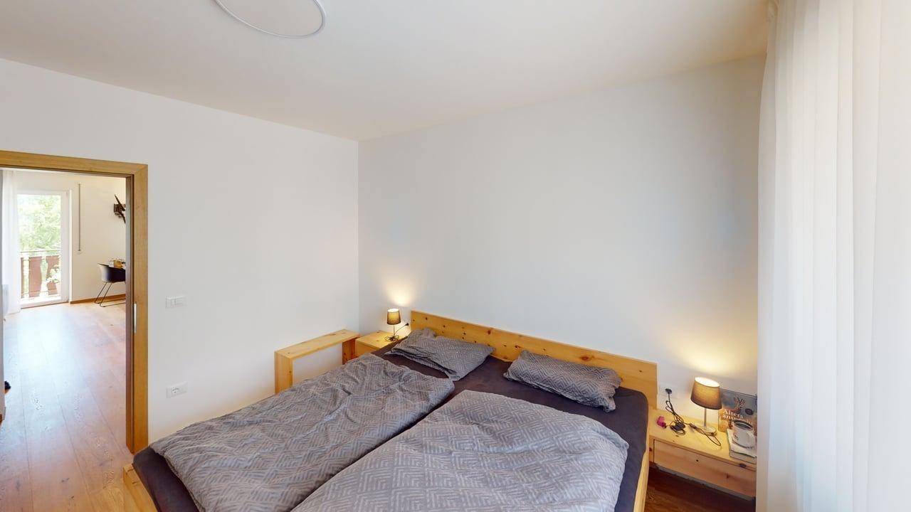 Top-saniertes 3-Zimmer-Wohnjuwel im Burggrafenamt – Ruhe, Bergblick & Qualität vereint! / Trilocale ristrutturato nel cuore del Burgraviato: tranquillità, vista montagne e comfort / Renovated 3-room apartment in Burggrafenamt – peace, mountain views & lifestyle.