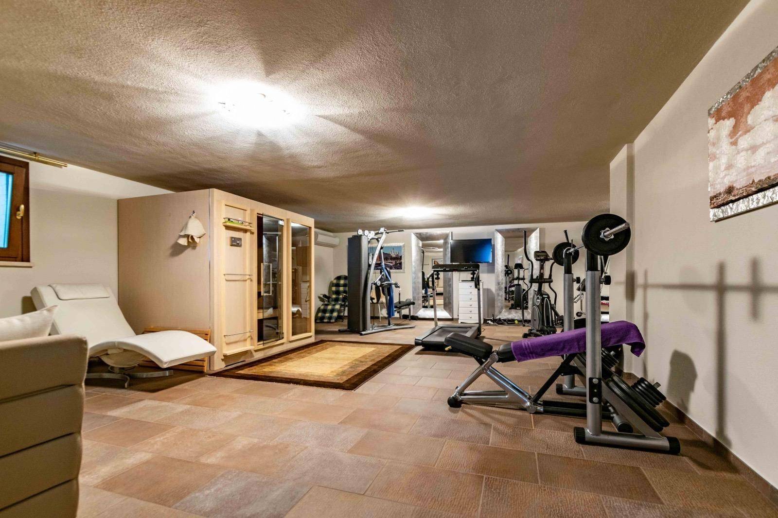 Luxusvilla-am-gardasee-kaufe_villa-am-gardasee-kaufen-haus-am-gardasee-kaufen_exklusive-Villa-am-gardasee_luxus-villa_luxusvilla-am-gardasee_villa-mit-panorama_villa-in-desenzano_comprare-villa-lago-di-garda_vendere-villa-lago-del-garda_Villa-di-lusso_Lago-di-Garda-Villa-esclusiva-con-piscina_Villa-con-vista-sul-lago-Immobile-di-lusso_Lago-di-Garda_Villa-panoramica_Proprietà-sul-Lago-di-Garda_Villa-Desenzano