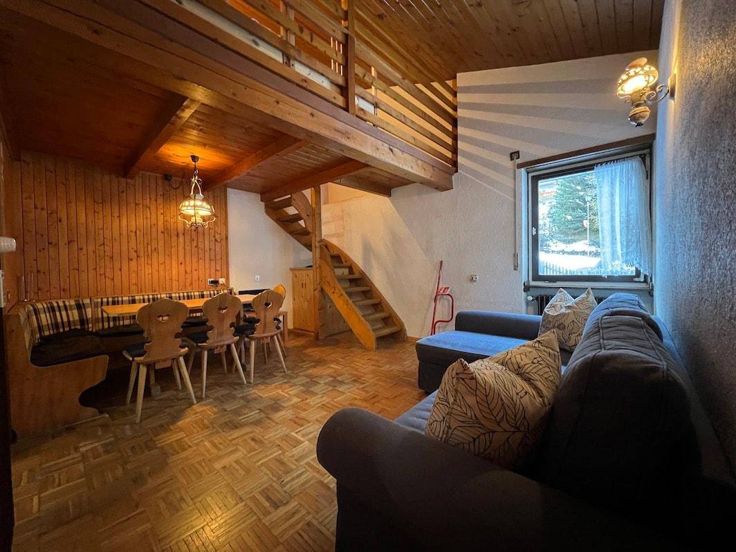 Gadertal_Abtei_Pedratsches_traditionell_nicht konventioniert_Skigebiet_Bergpanorama_Mansardenwohnung_Dachgeschoss