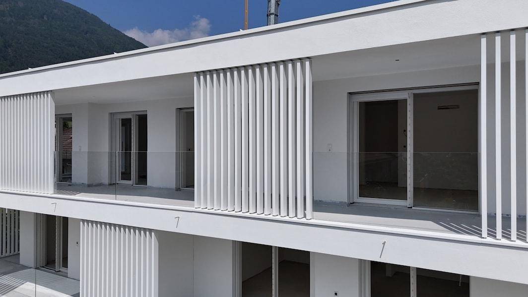 Brixen-Neubau-Luxus-Penthous-Immobilien-Plose-Wohnung-Garten-Wandern-Berge-Stadt-Bischofsstadt-White-Residence-Bressanone-Nuova Costruzione-Attico-di-lusso-Immobili-Plose-Appartamento-Giardino-Escursioni-Montagna-Città-Città Vescovile-Residenza Bianca